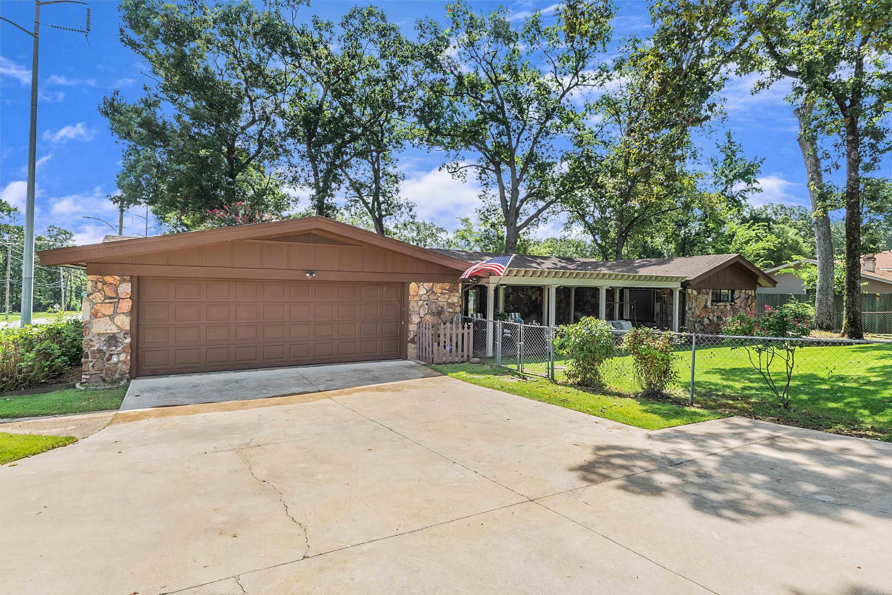 COUNTRY CLUB PARK - Residential