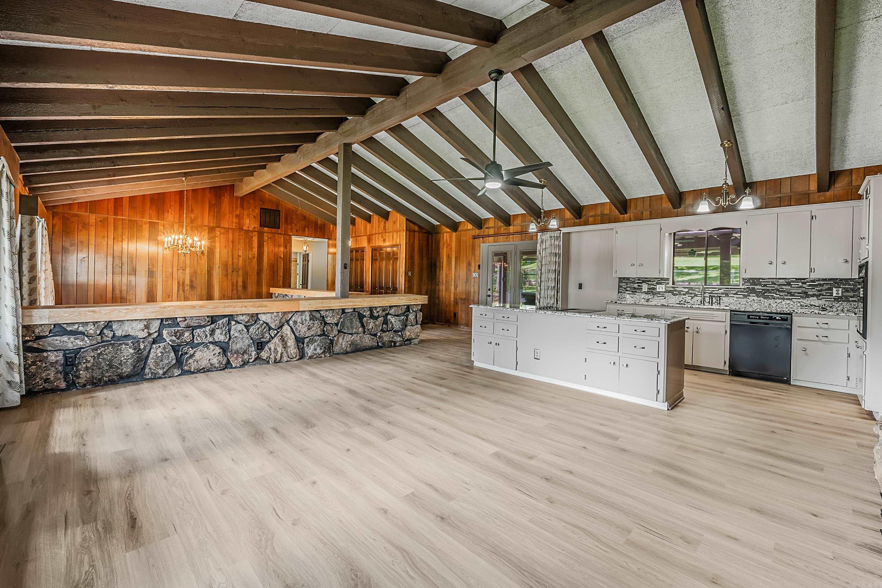 COUNTRY CLUB PARK - Residential