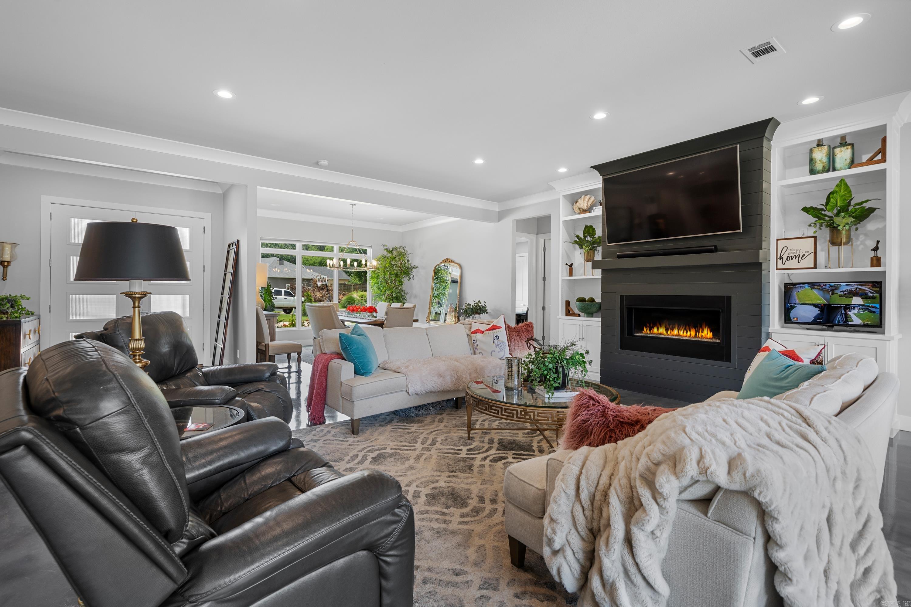 HUNTERS COVE - Residential