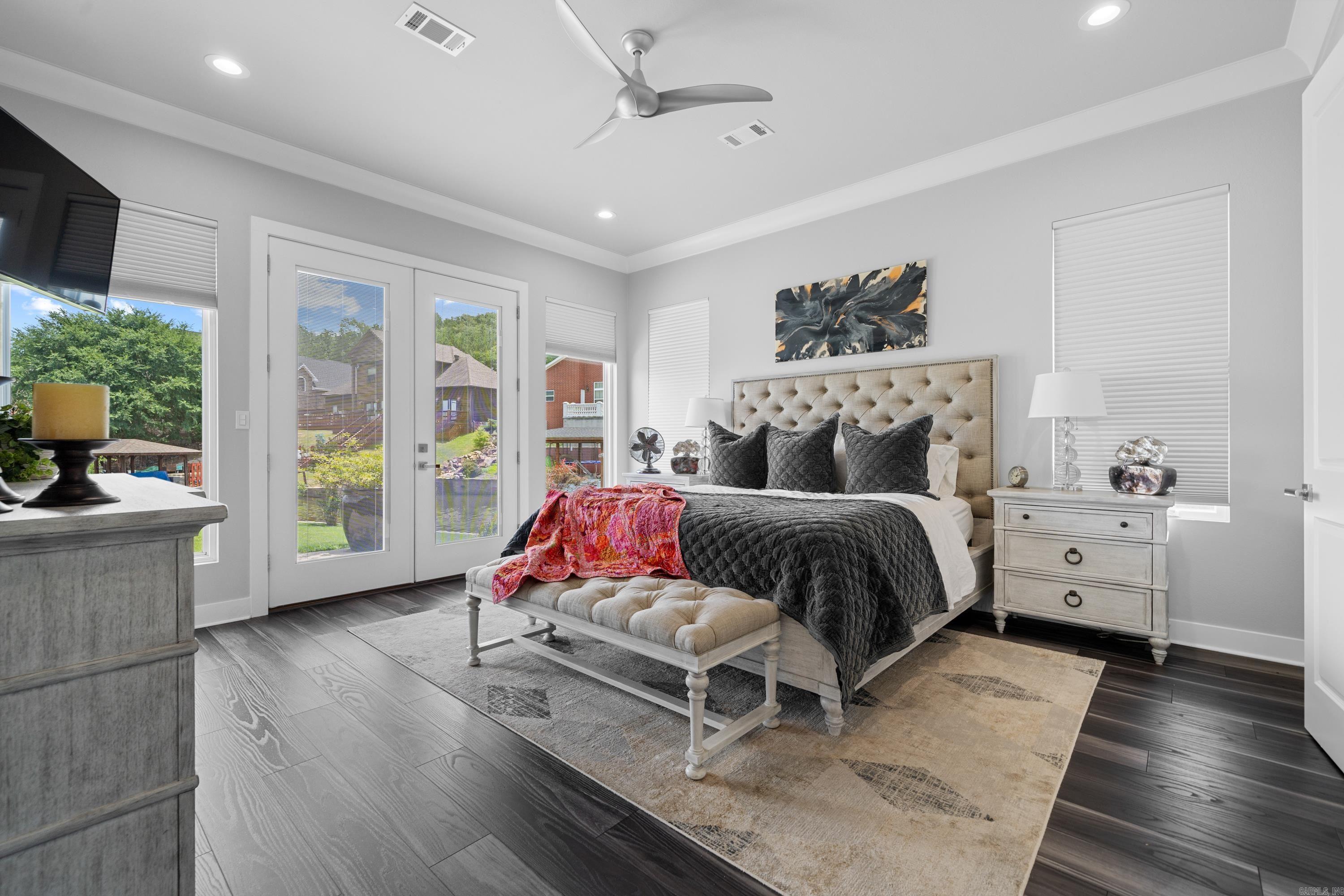 HUNTERS COVE - Residential