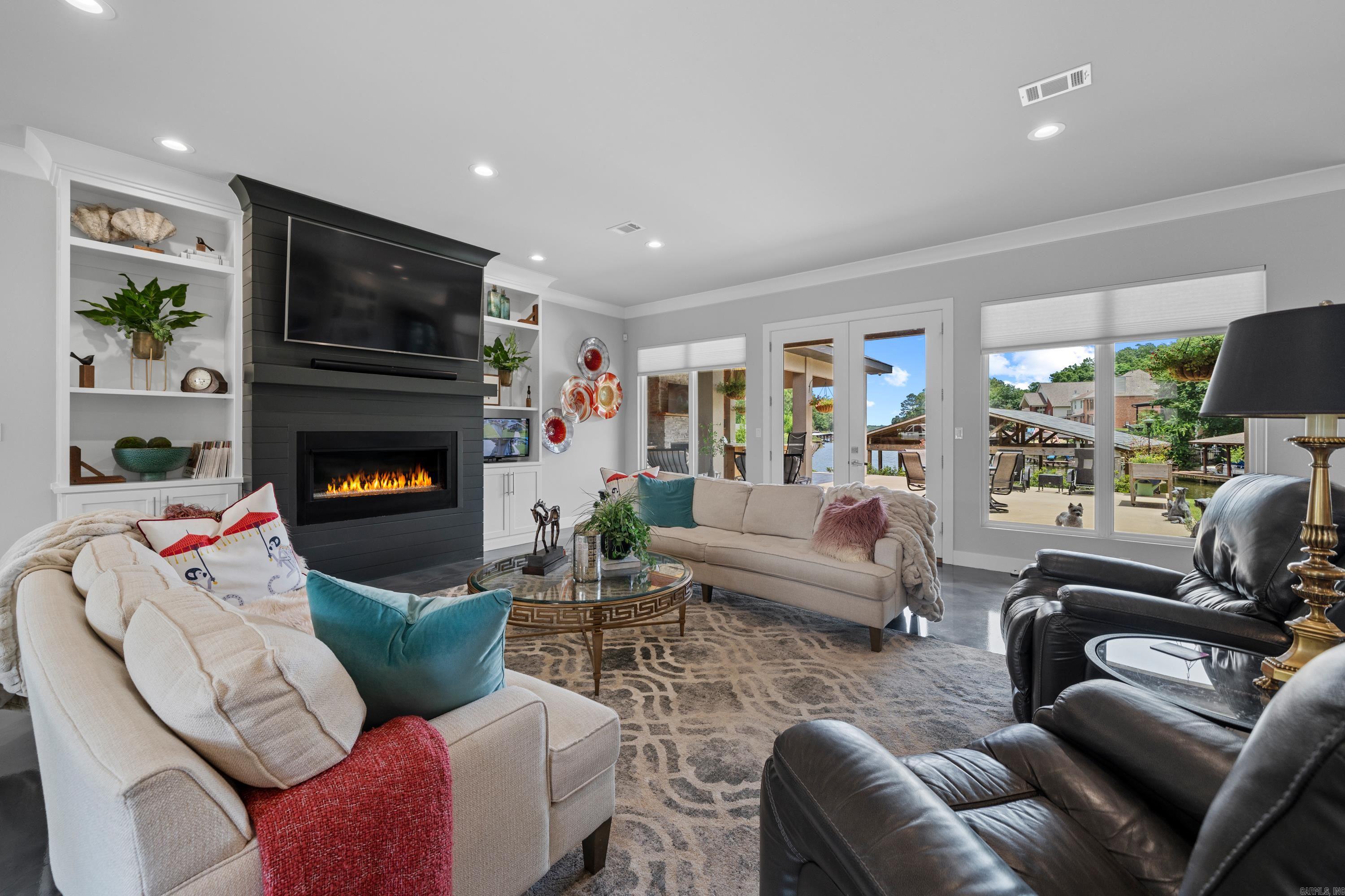 HUNTERS COVE - Residential