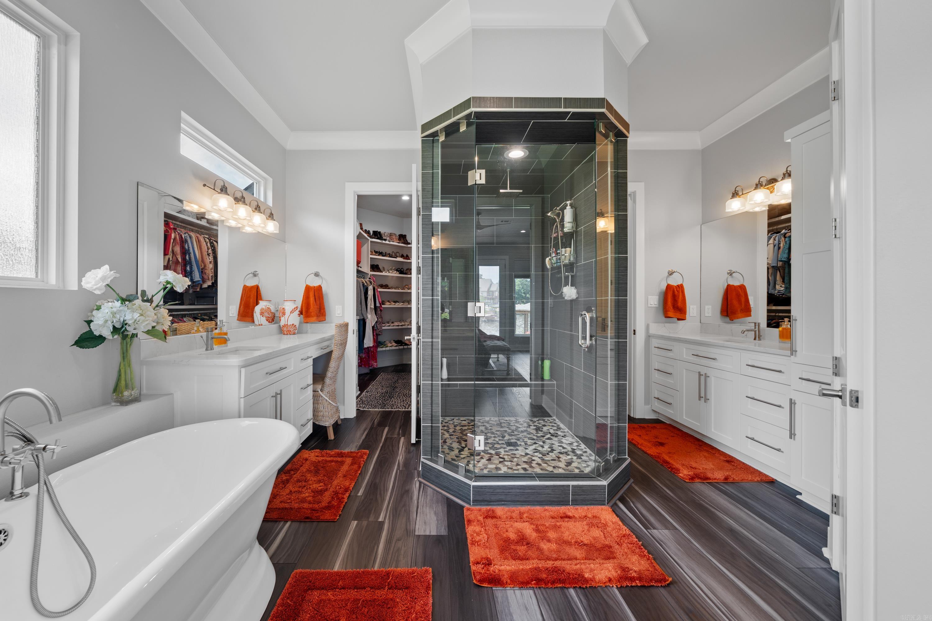 HUNTERS COVE - Residential