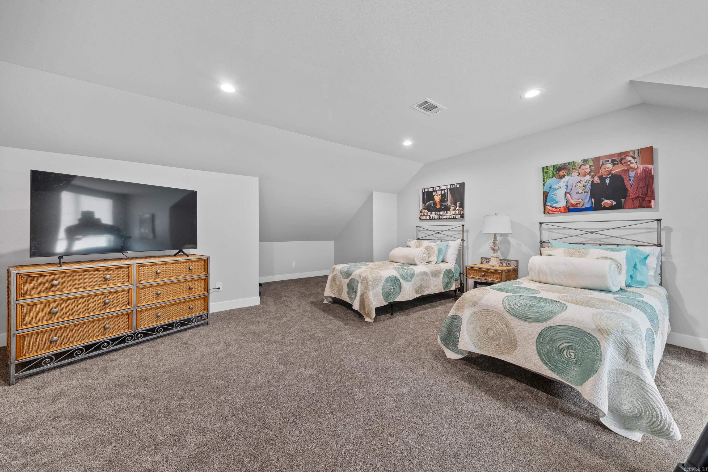 HUNTERS COVE - Residential