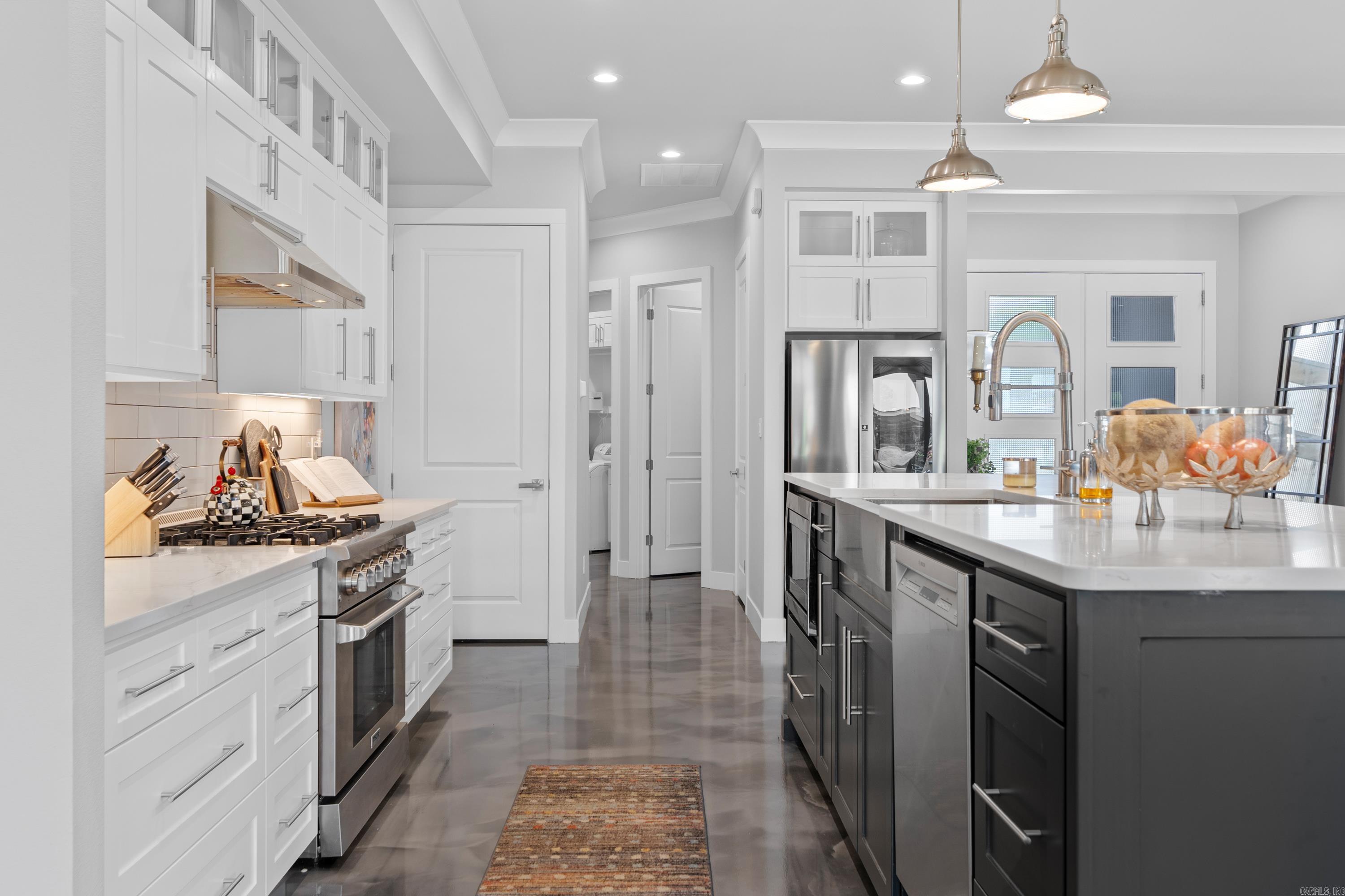 HUNTERS COVE - Residential