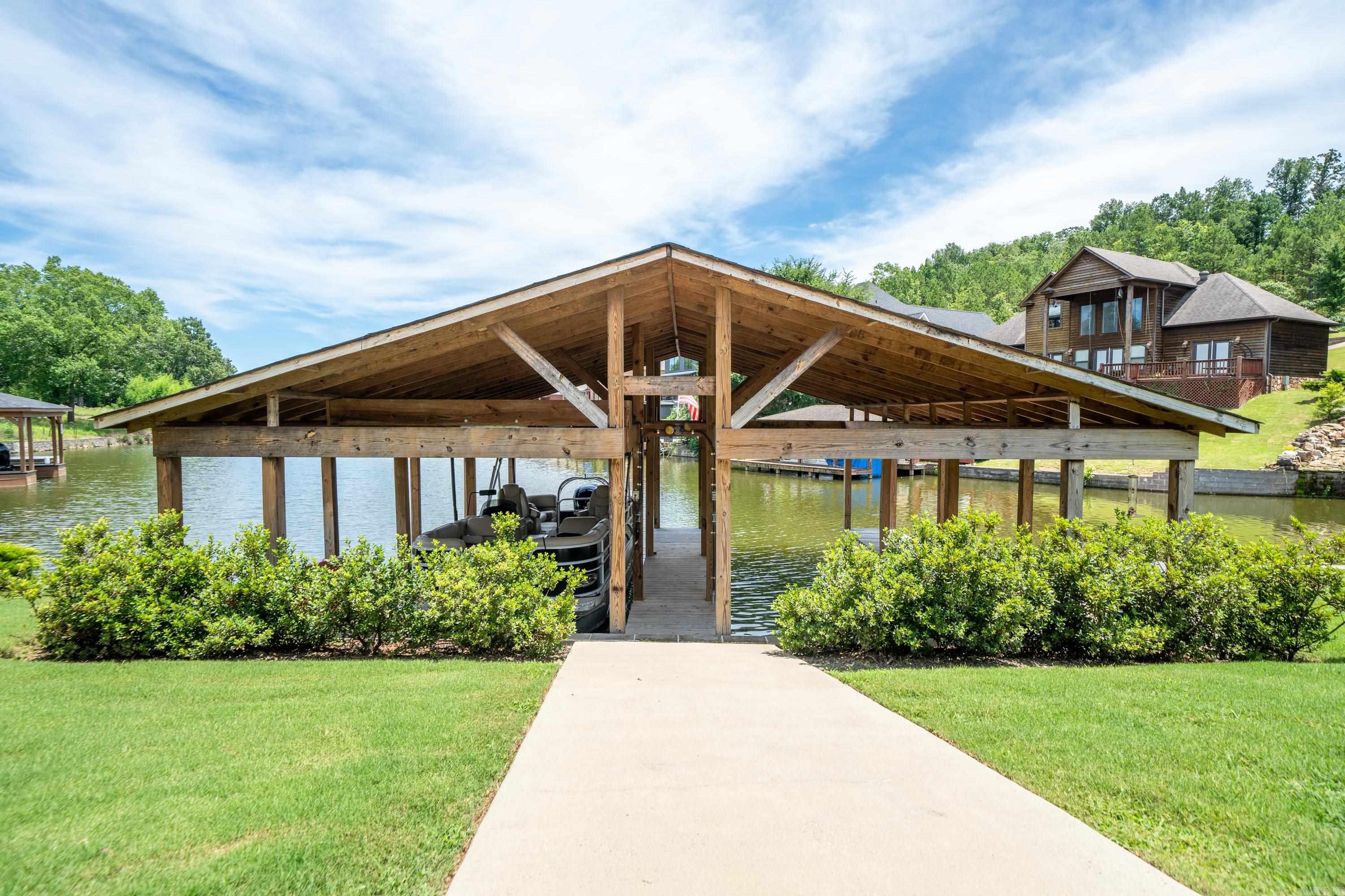 HUNTERS COVE - Residential