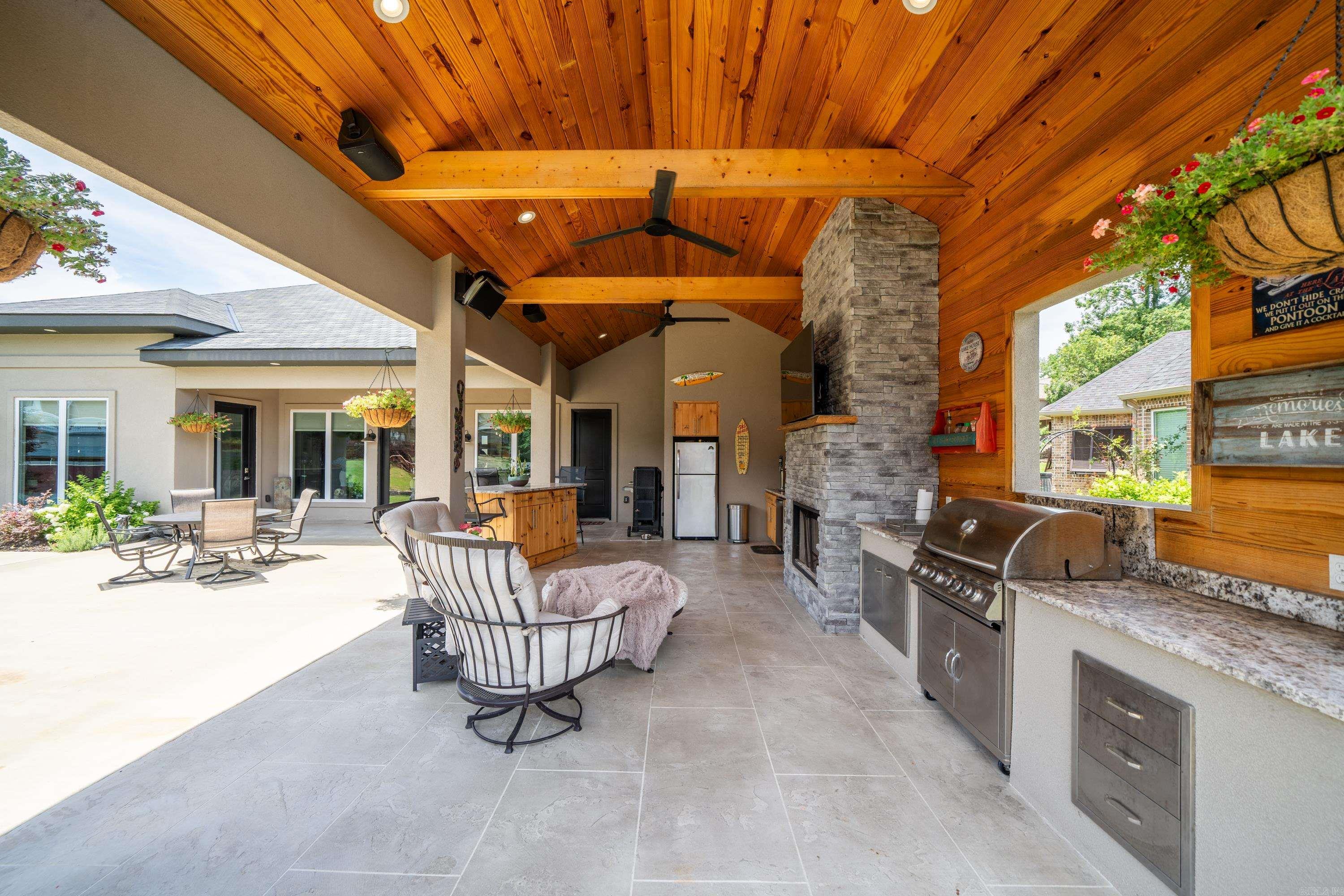 HUNTERS COVE - Residential