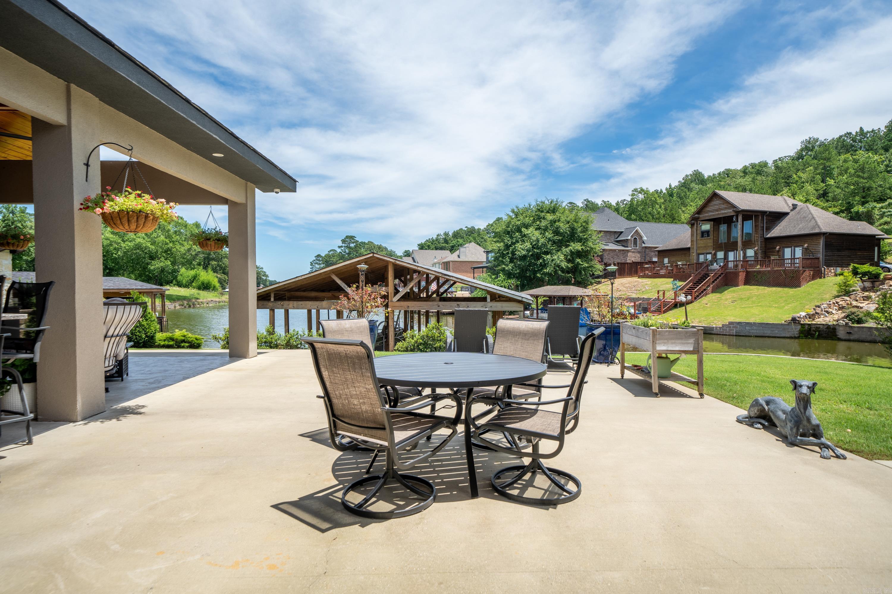 HUNTERS COVE - Residential