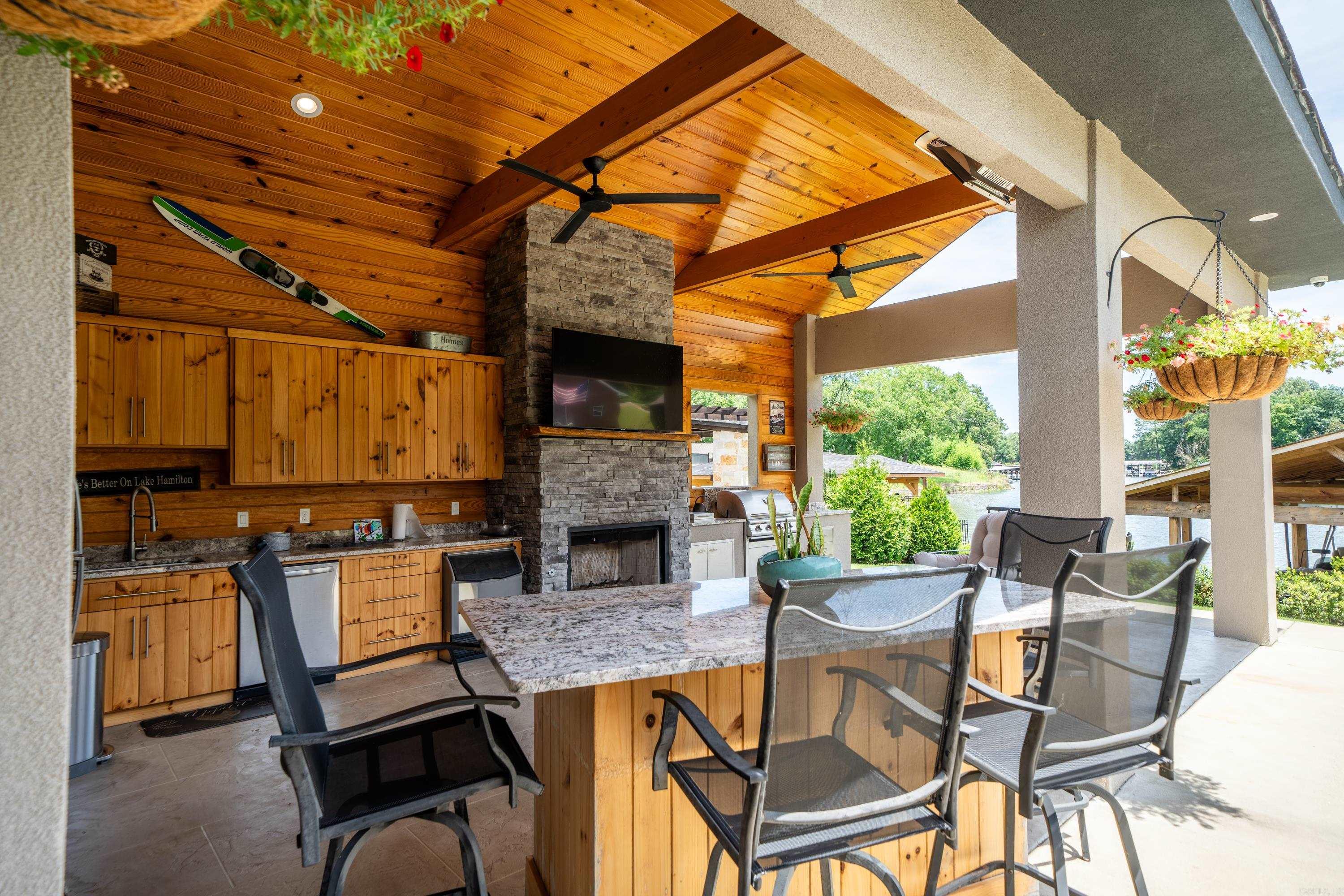 HUNTERS COVE - Residential