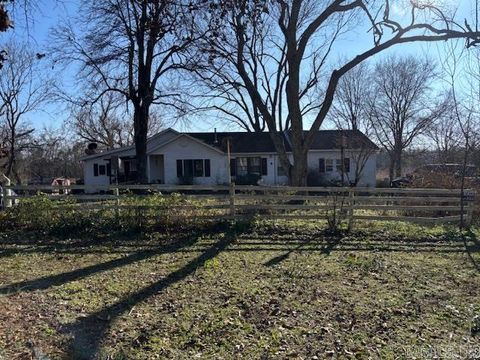 Photo of 555 Pleasant Run Road, Mammoth Spring, AR 72554 (MLS # 25049781)