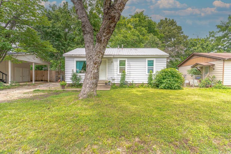 Welcome to Market 718 Owens Avenue of Jonesboro, Arkansas of the Medlins Subdivision within the Jonesboro School District. Situated on a .18 +/- acre fenced and level lot in the heart of town is a charming Ranchette style house that features 912 sf of well laid out living space that contains a large living room, dining room, kitchen with gas range and dishwasher, three bedrooms, bathroom with shower/tub combo, and laundry room.  You'll love the updated windows, HVAC unit, vinyl flooring and more. Conveniently located near favorite local amenities.  Call today to schedule your tour and make this house your home or next addition to your rental portfolio.