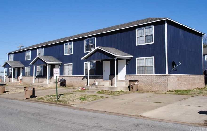 Great investment opportunity in Wynne, AR! 14 units, 2bed/1.5bath townhomes. 3 buildings.