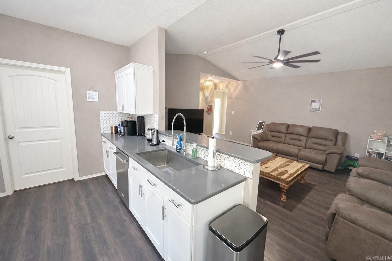 BENJAMIN GROVE - Residential