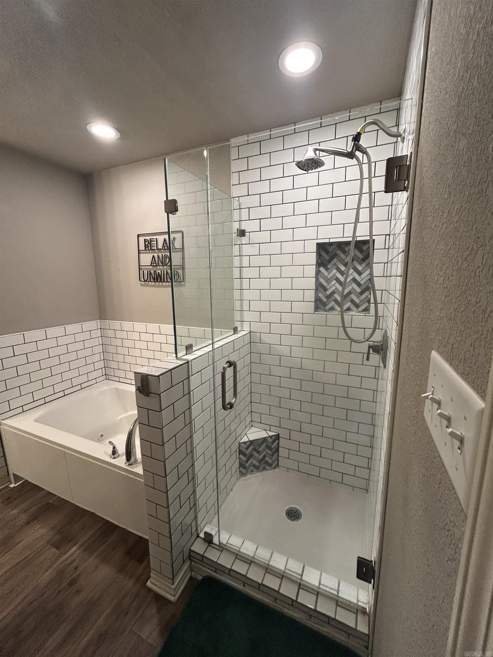 BENJAMIN GROVE - Residential