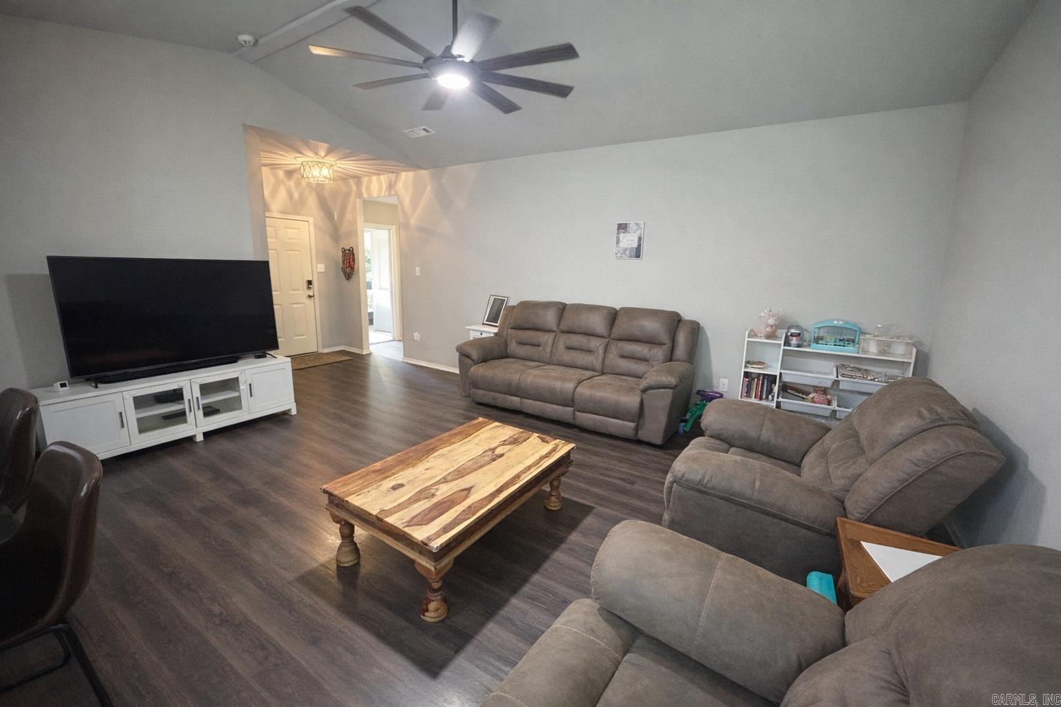 BENJAMIN GROVE - Residential