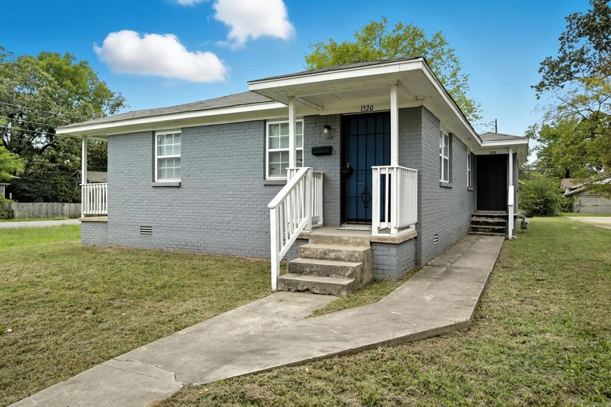 Looking for a place to rent that is close to everything Little Rock has to offer. Come take a look at 1320 S Summit St. today. This 2-bedroom, 1-bath duplex is located within walking distance to the Children's Hospital and is less than 5 minutes away from Downtown Little Rock. Call today to set up your private showing.