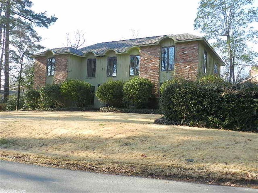 Fabulous home with beautiful views of golf course and woods. Brick patio, new roof, Pella windows, central vac, sprinkler system, new H/AC, formal dining room, gourmet kitchen with convection oven. Move-in ready. Over 3000 sq. ft.