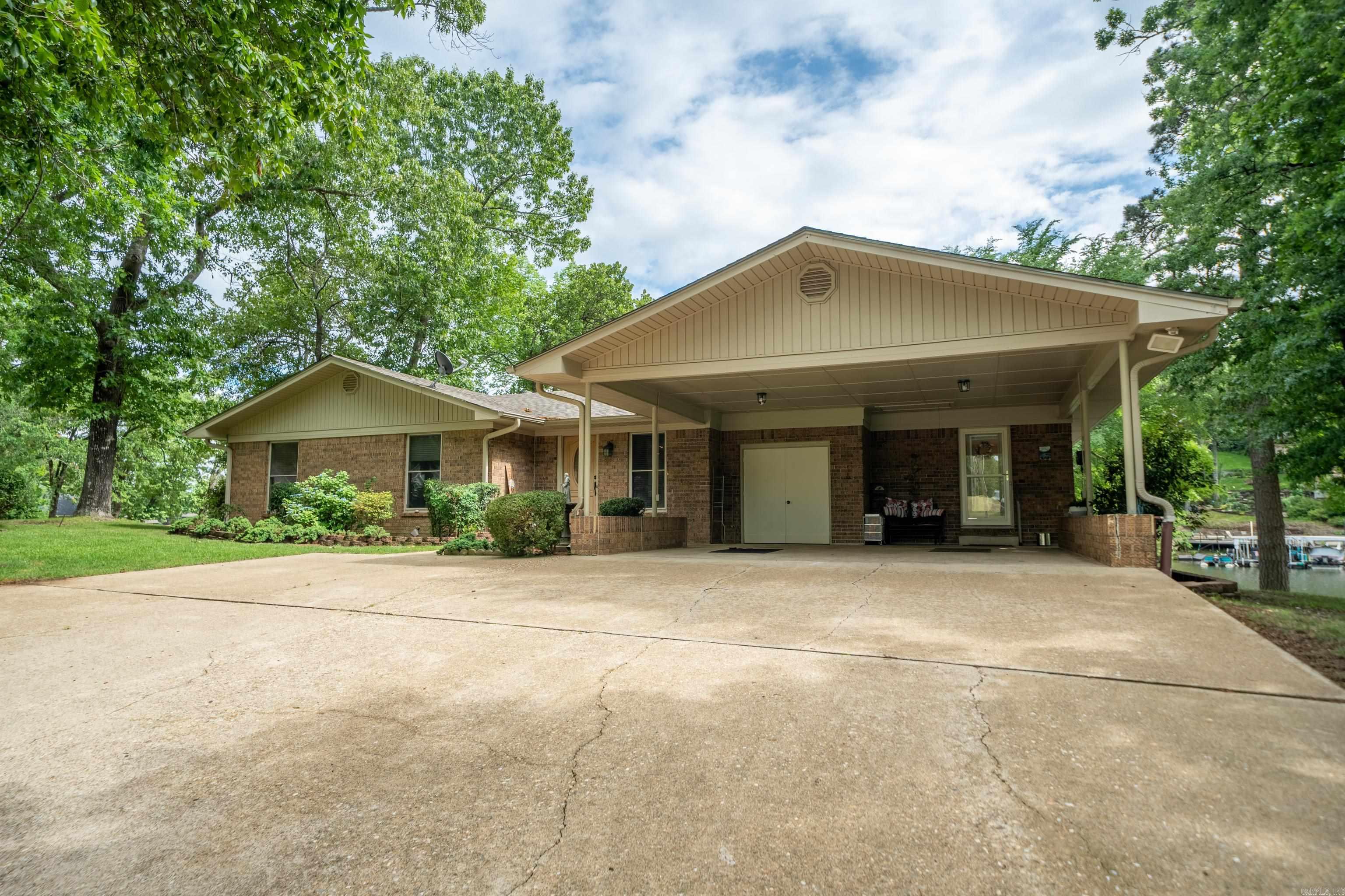 Clints Lakeshore - Residential