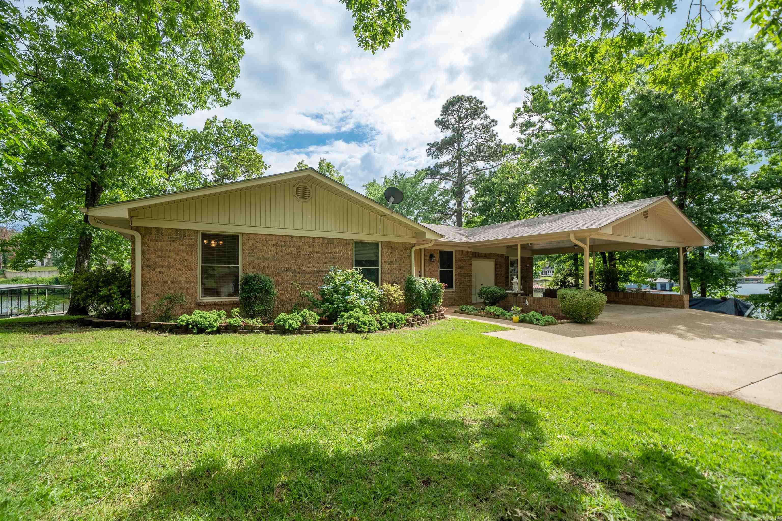 Clints Lakeshore - Residential