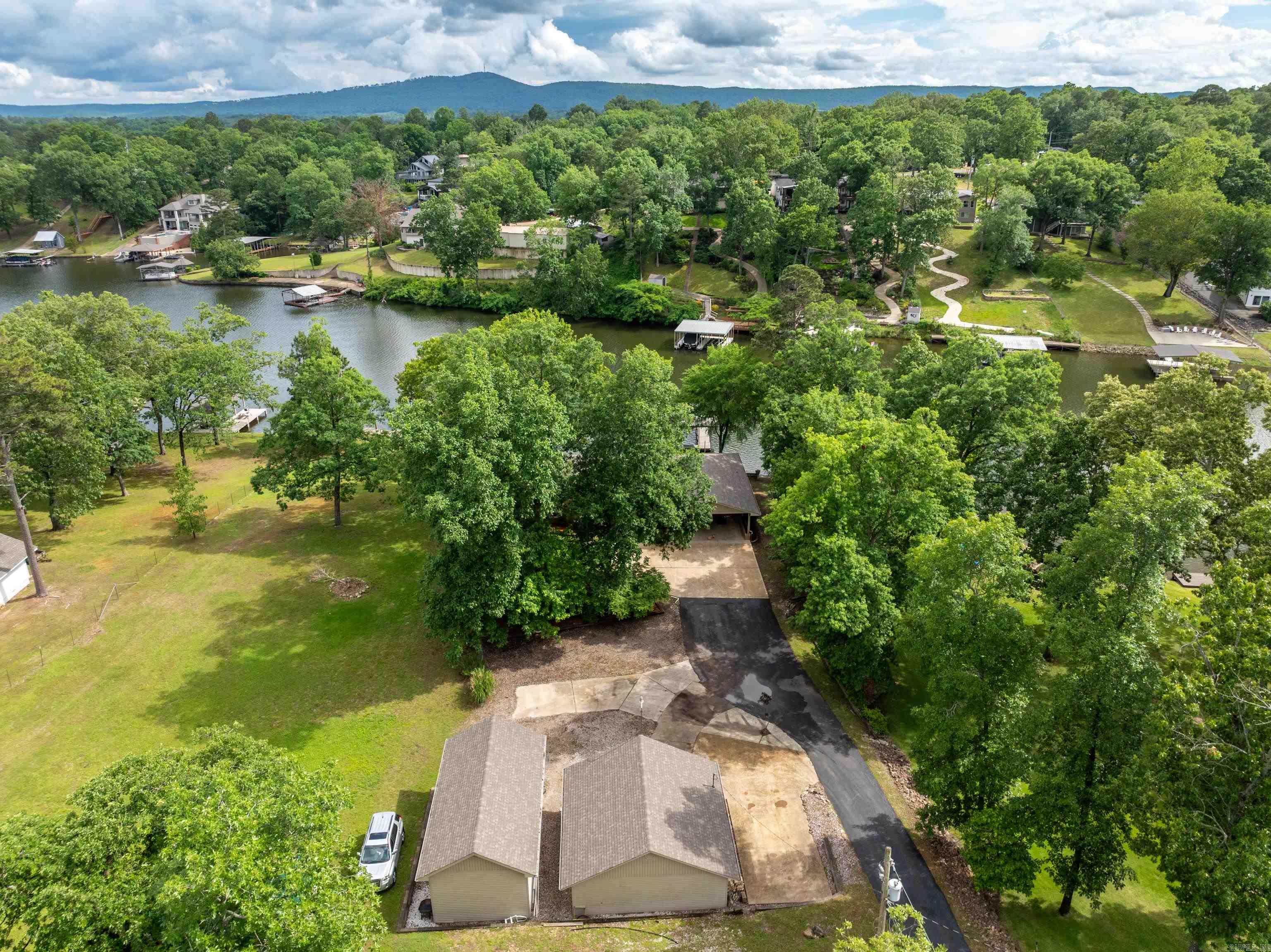 Clints Lakeshore - Residential