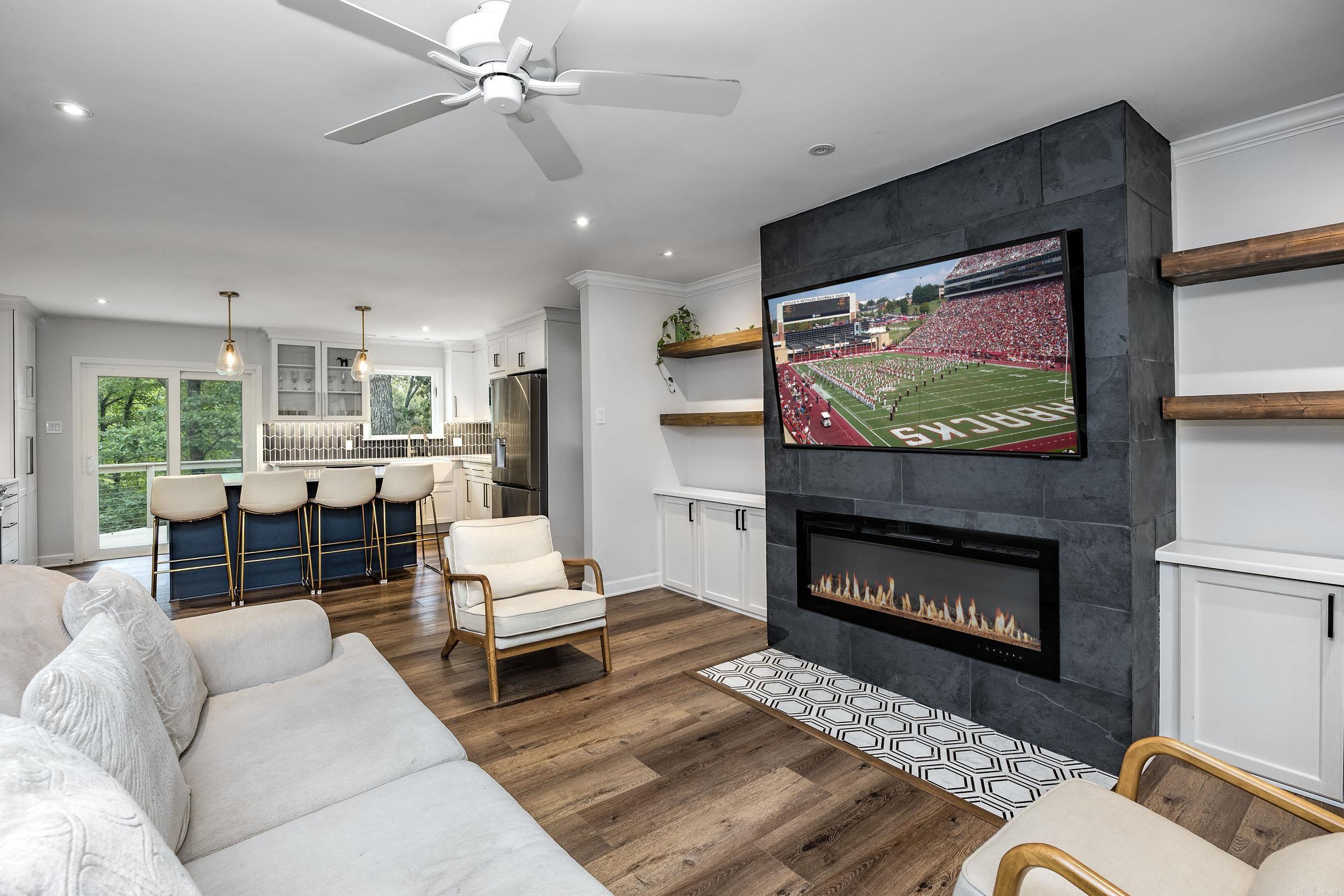 SPRING VALLEY MANOR - Residential