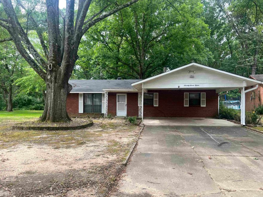 AS IS WHERE IS fixer upper on 2 beautiful city lots! Calling all investors schedule your showing today!!!