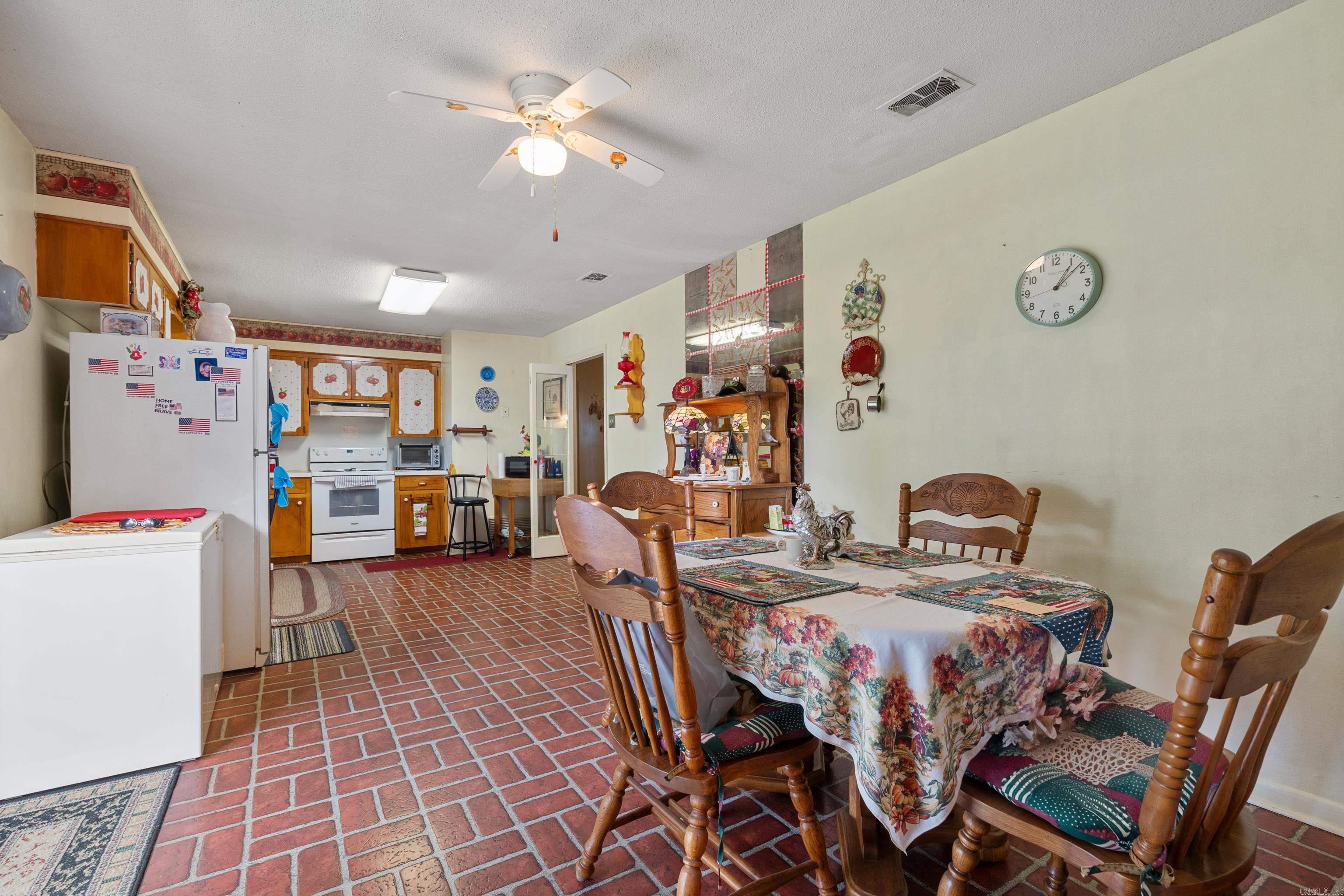 WEST WE GO ESTATES - Residential