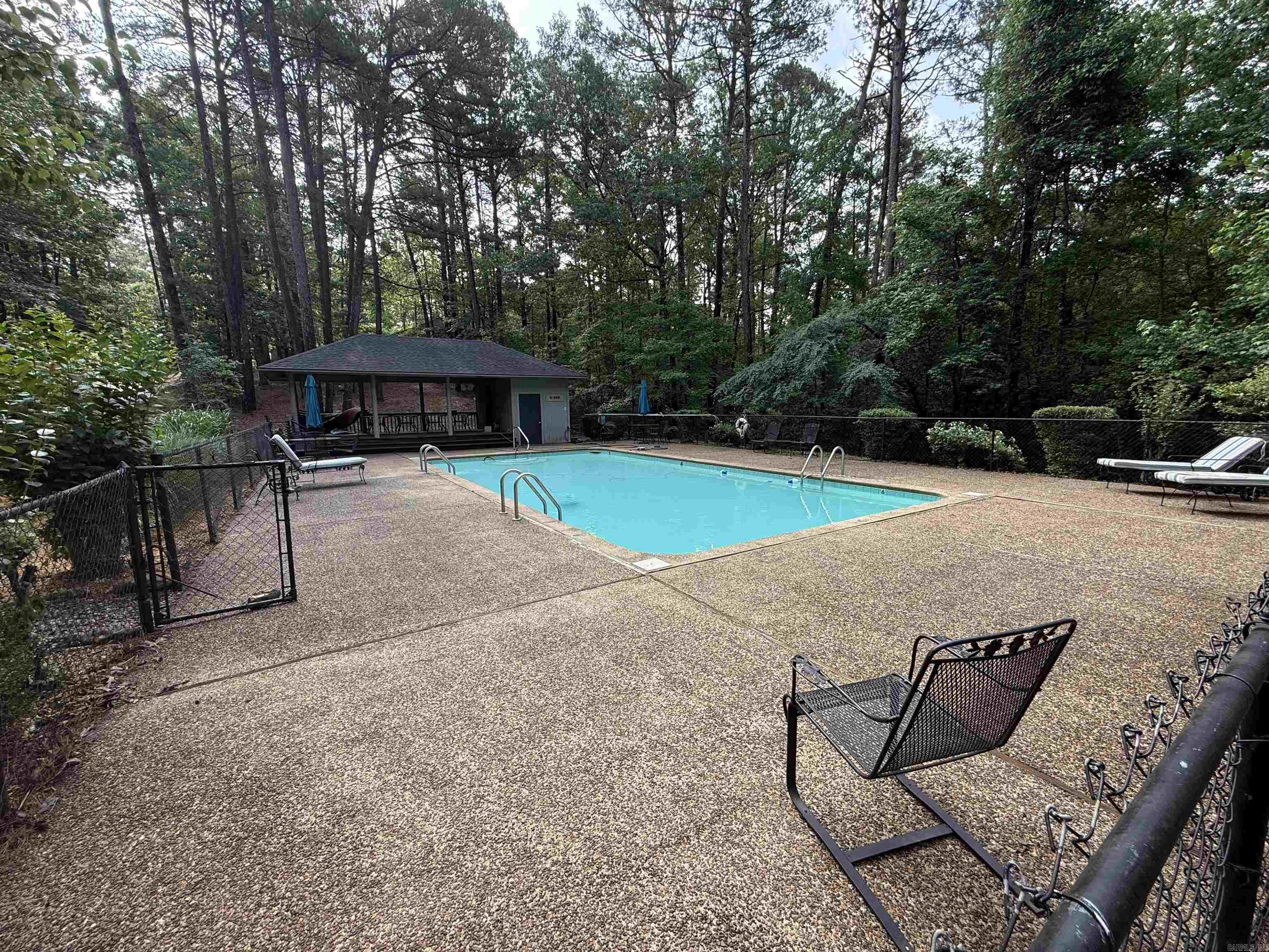 SILVER POINT CONDOS - Residential