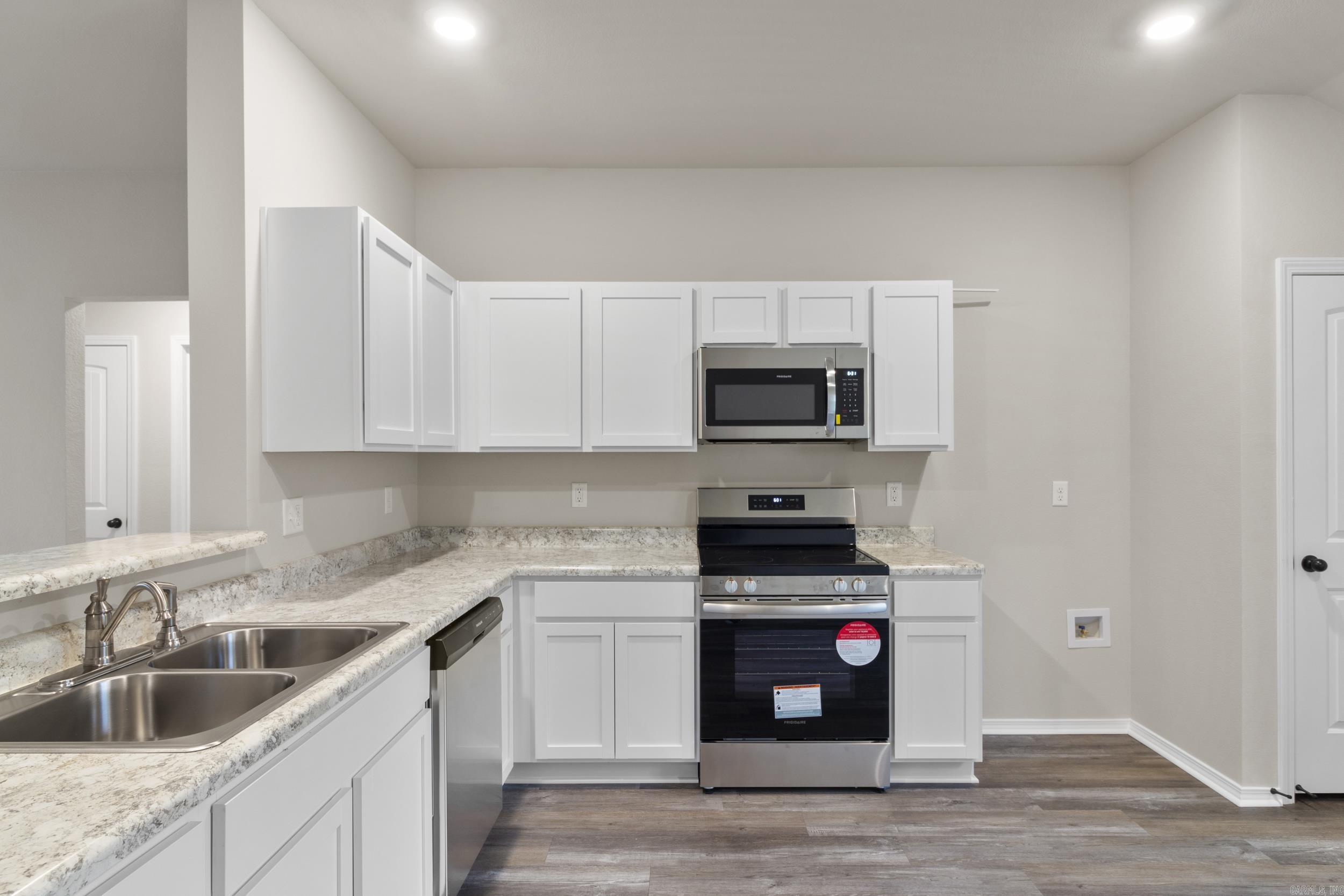 HILLDALE CROSSING - Residential