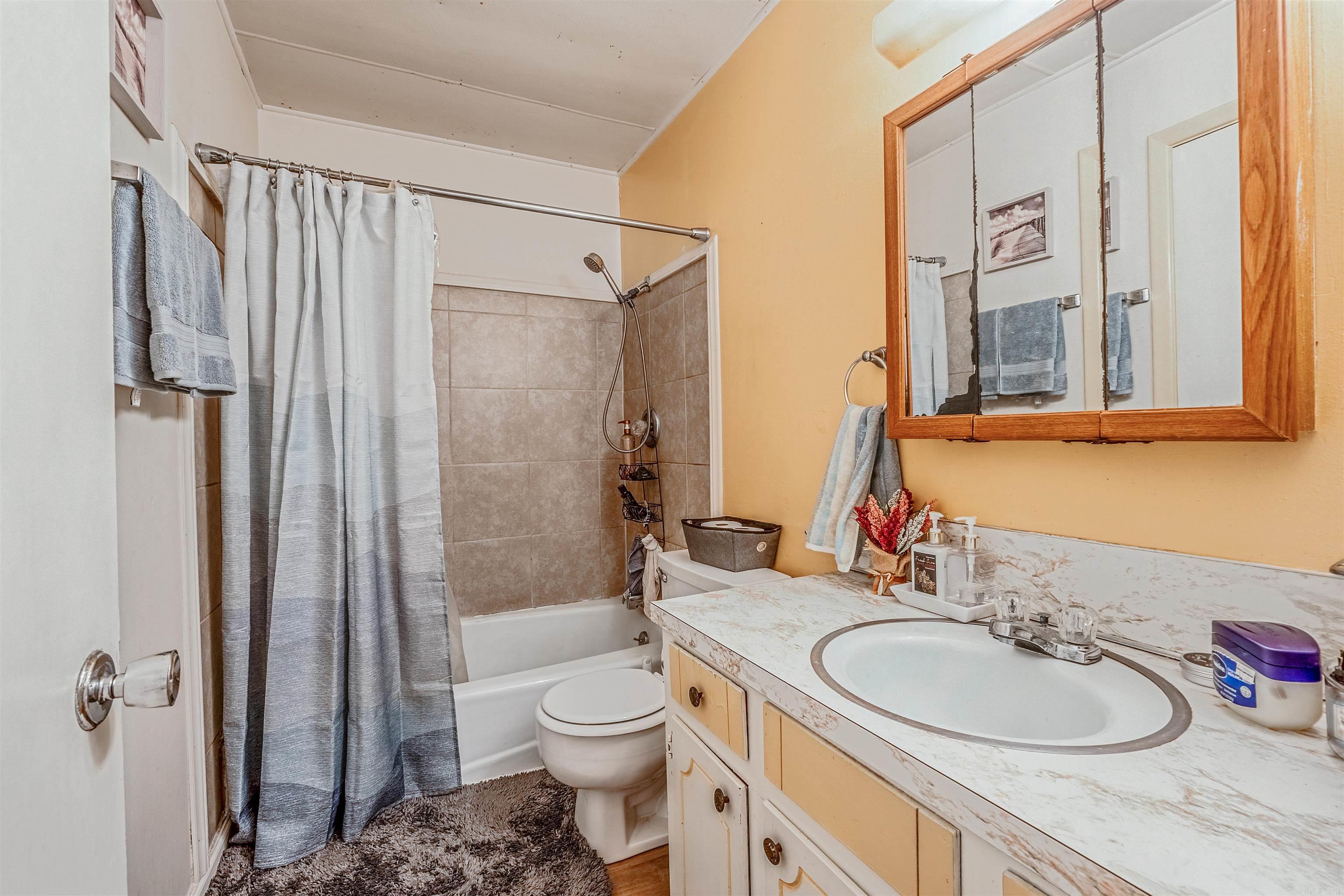 Royal Manor - Residential Income