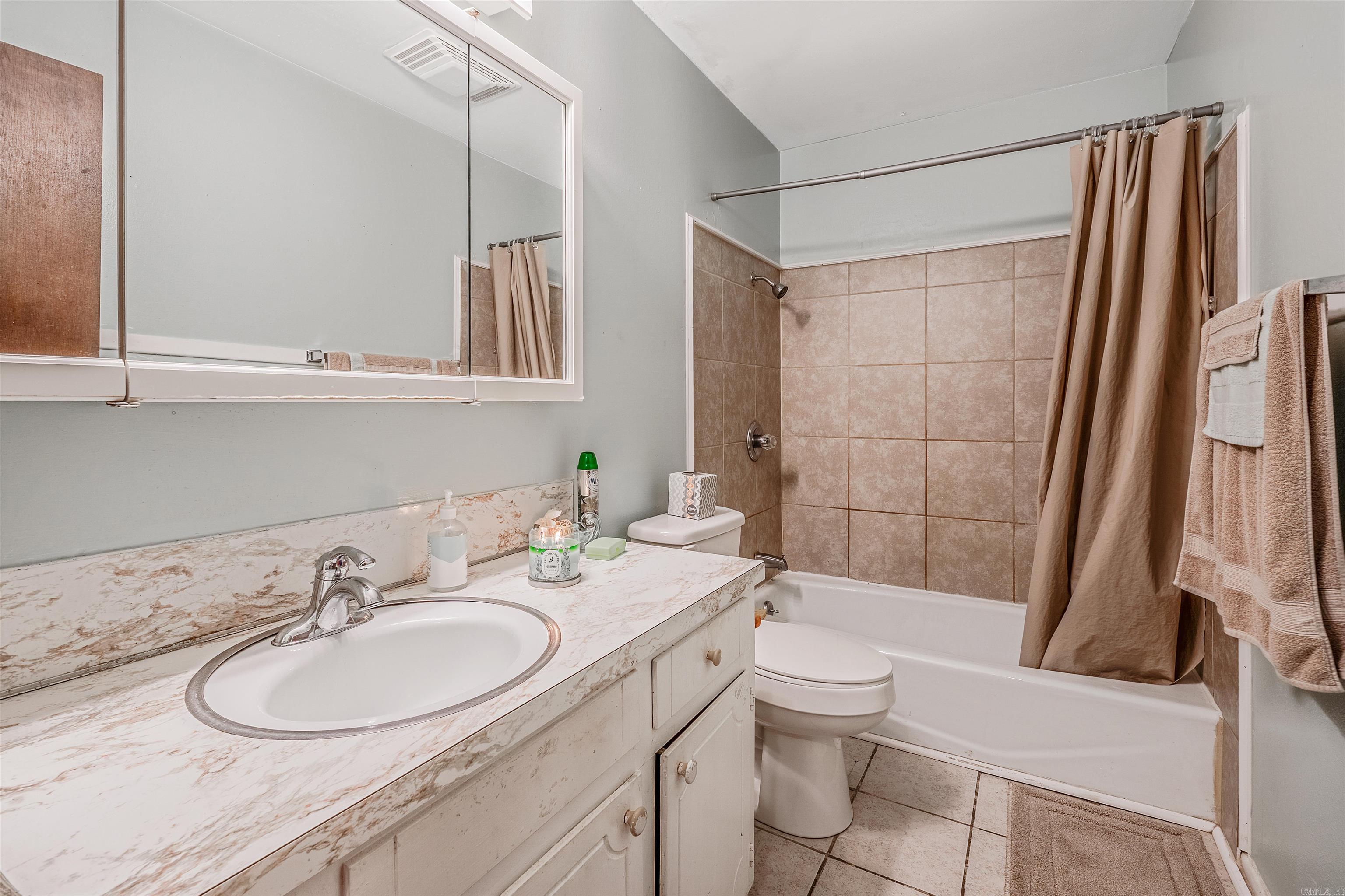 Royal Manor - Residential Income