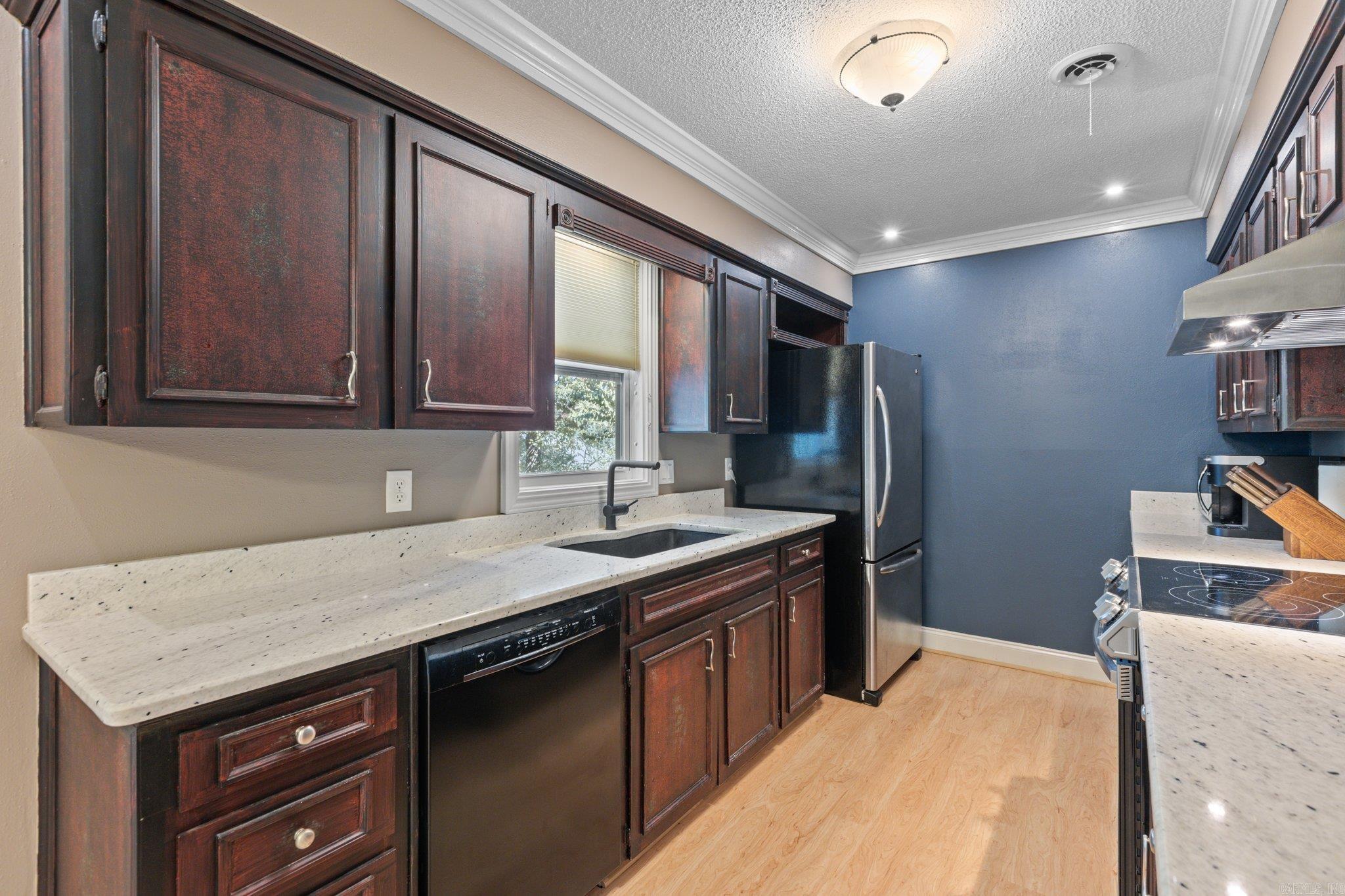 PLEASANT TREE - Residential