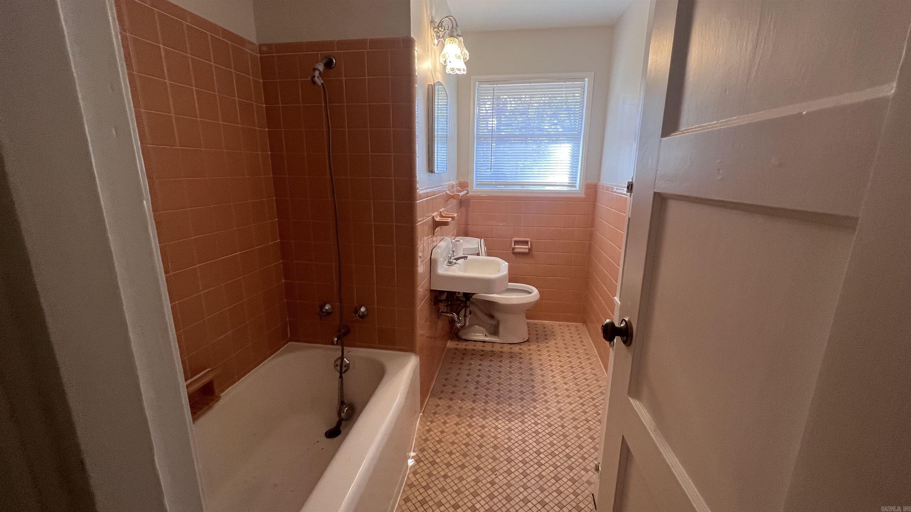 MARKHAM MANOR - Residential