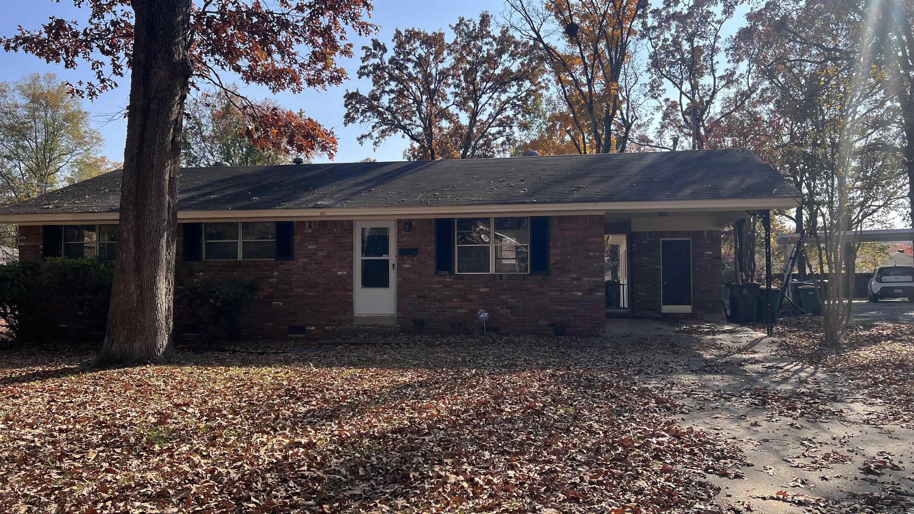 MARKHAM MANOR - Residential