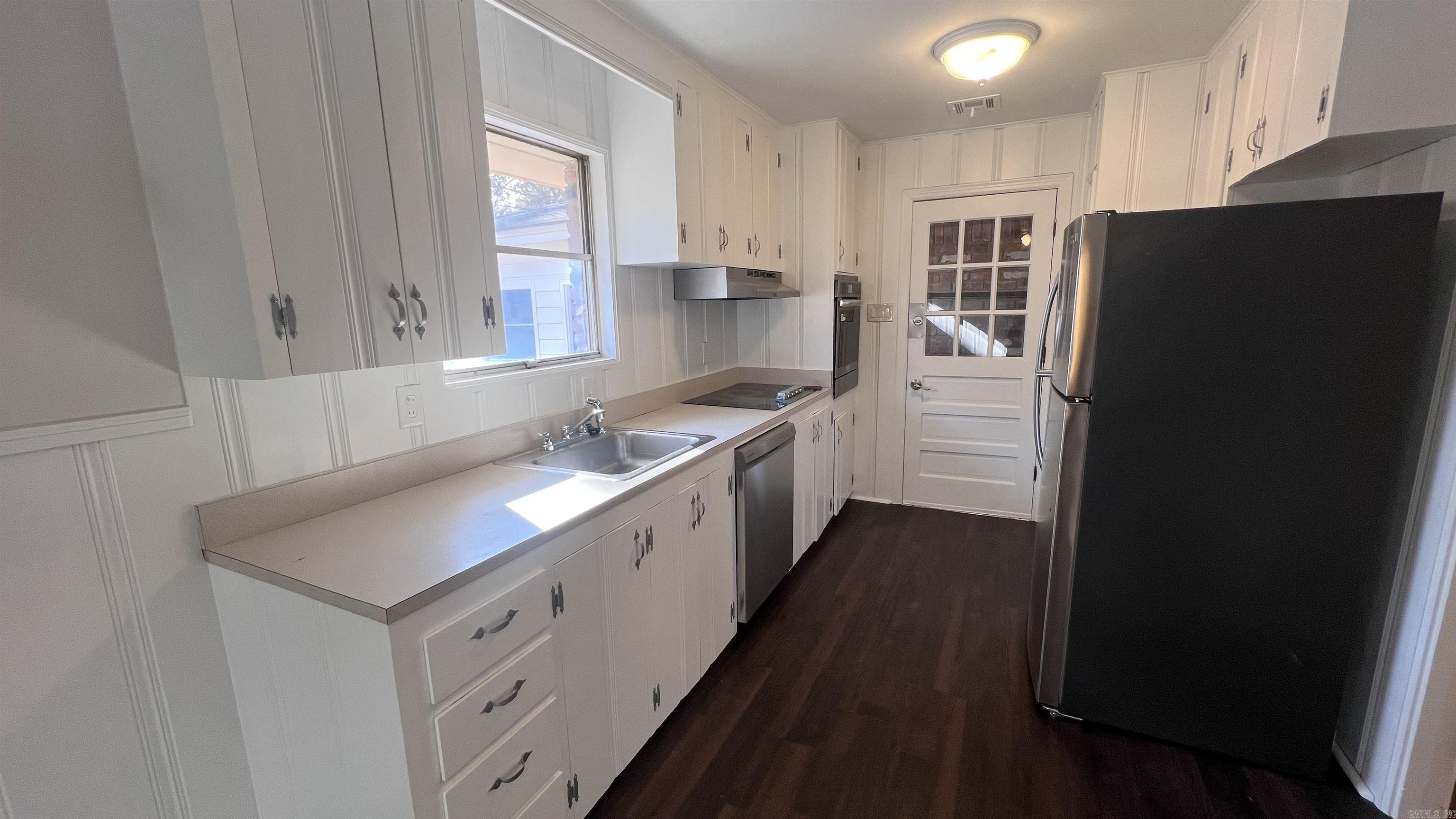 MARKHAM MANOR - Residential