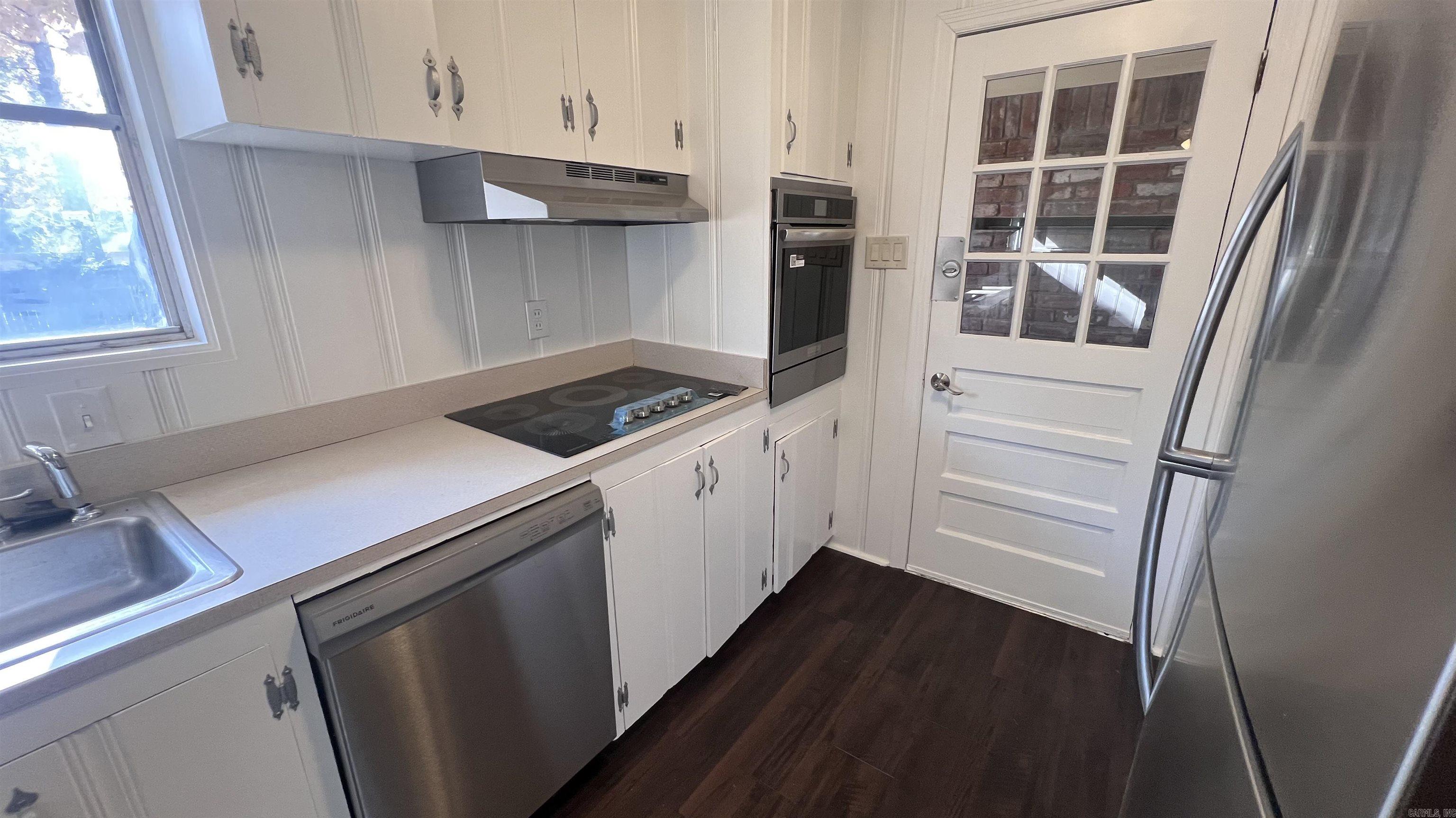 MARKHAM MANOR - Residential