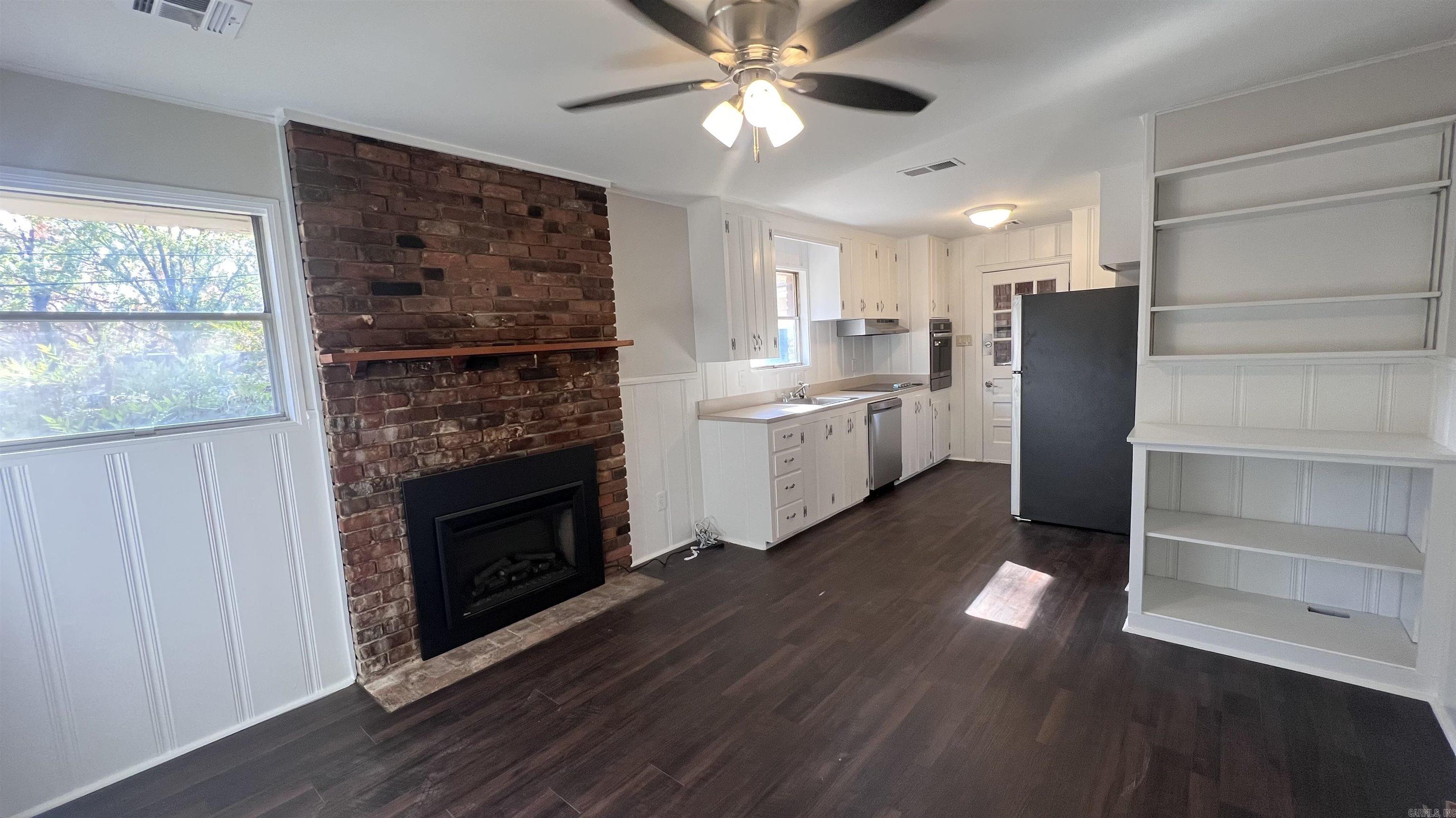 MARKHAM MANOR - Residential