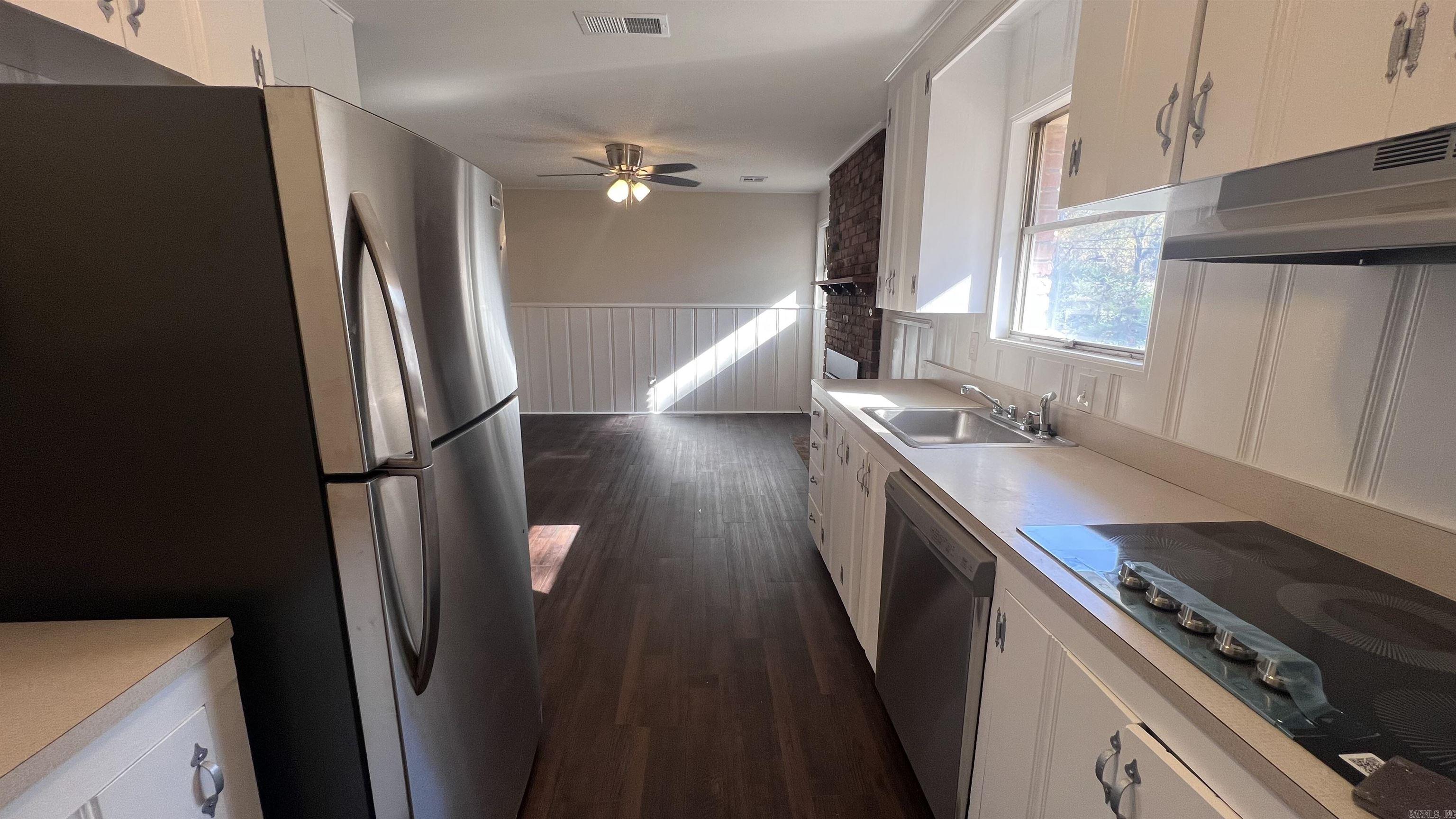 MARKHAM MANOR - Residential