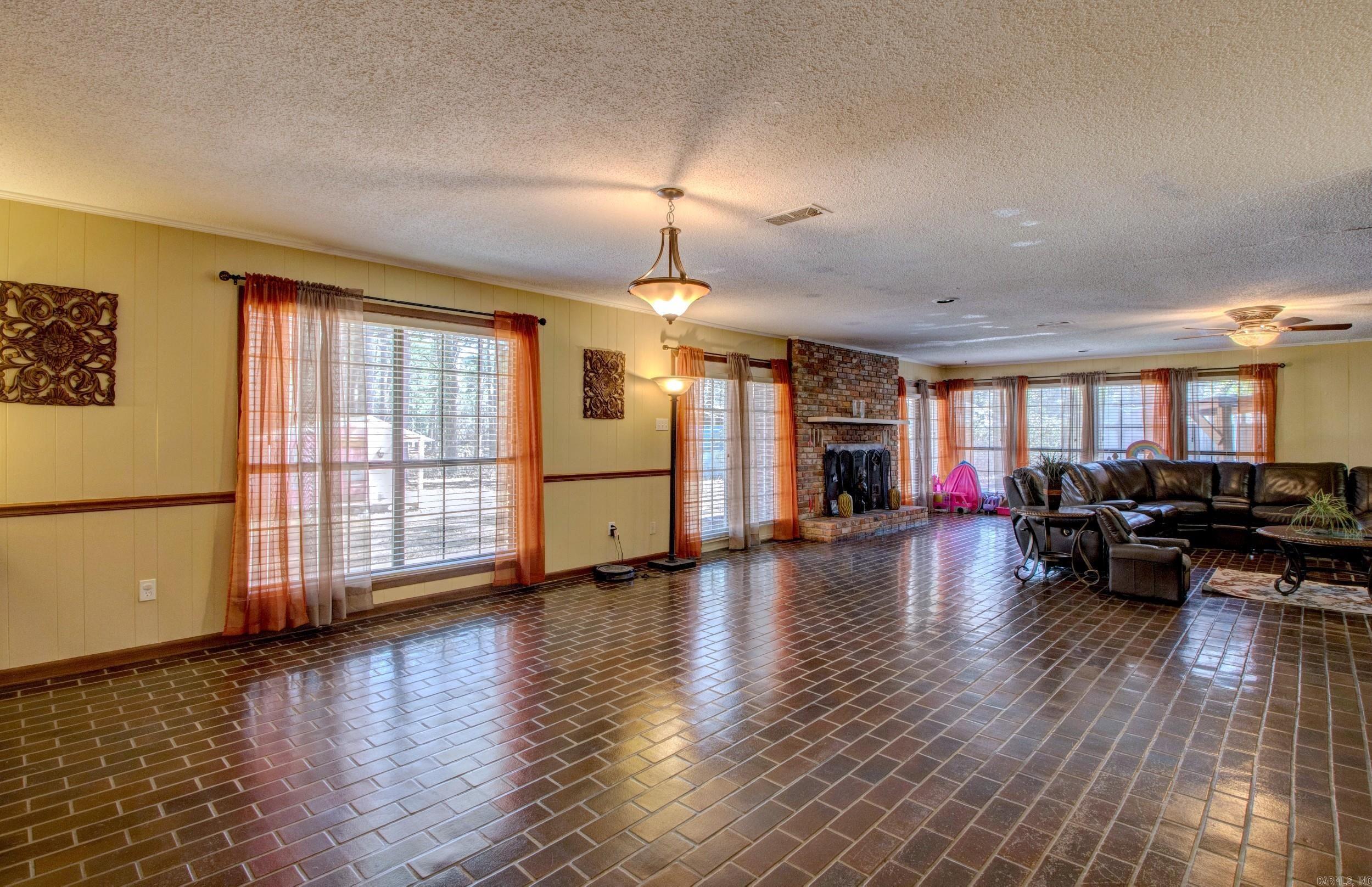 PINE FORREST - Residential