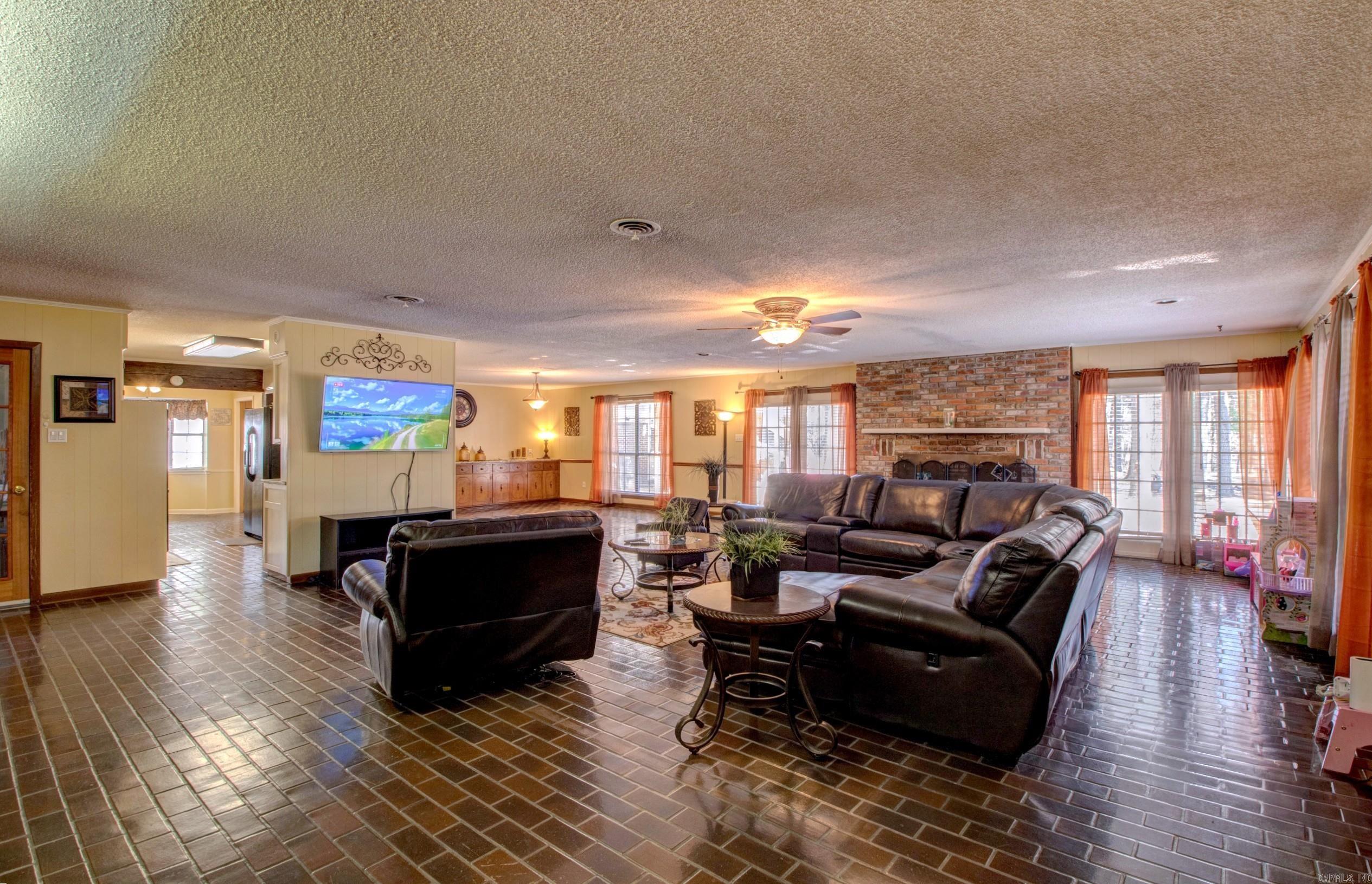 PINE FORREST - Residential