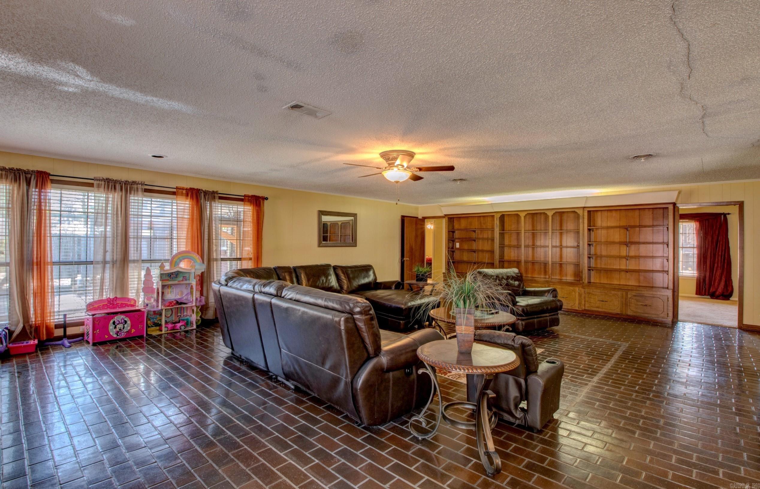 PINE FORREST - Residential