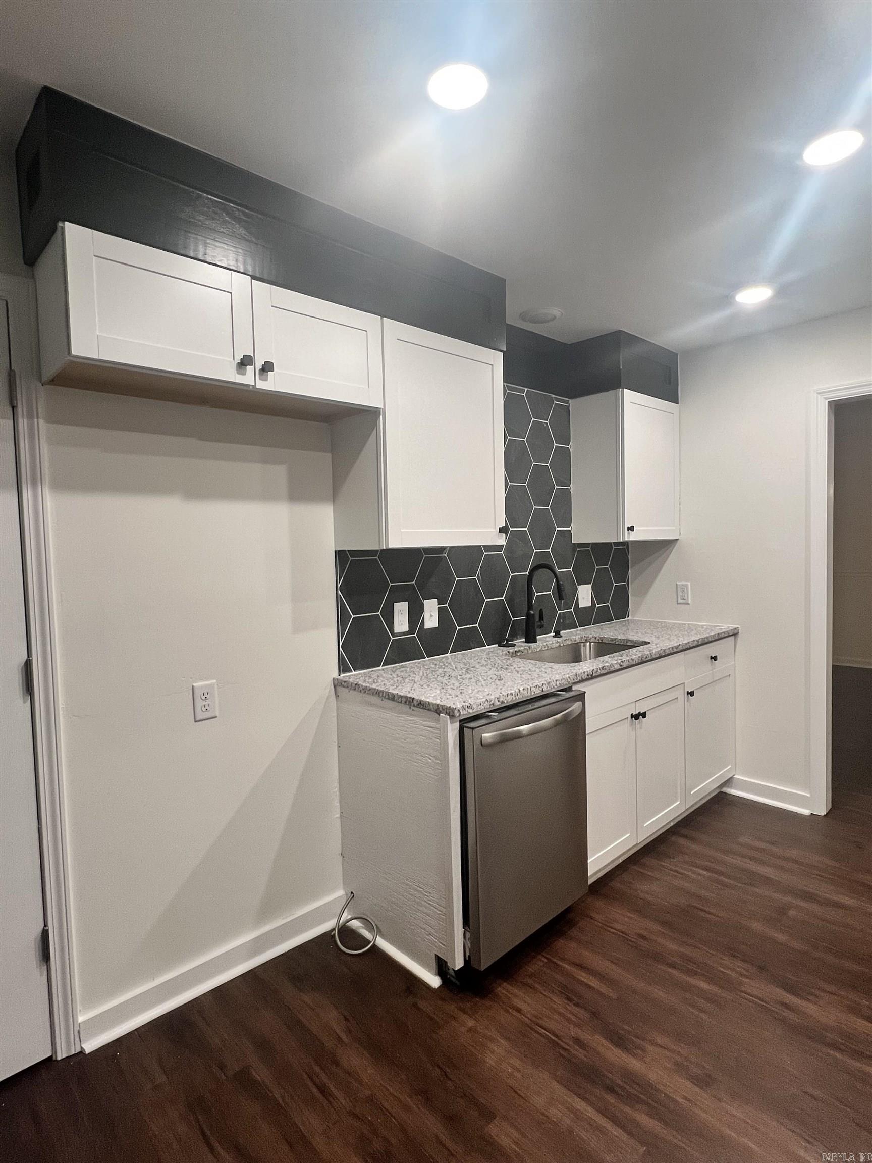 LAMBERT TERRACE - Residential