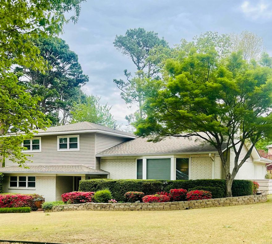This breath taking home is located in the heart of Heber Springs, just steps from Greers Ferry Lake! 924 Anderson Circle has been fully remodeled, and it is truly a must see! Beautiful updates through out the home include a brand new kitchen with high end upgrades such as double Bosch ovens and a gas range, 3 fully remodeled bathrooms with luxury finishes in each one, hardwood floors throughout and so much more! This quiet yet centrally located neighborhood is perfect for families of all ages and sizes! See for yourself how special this home is!