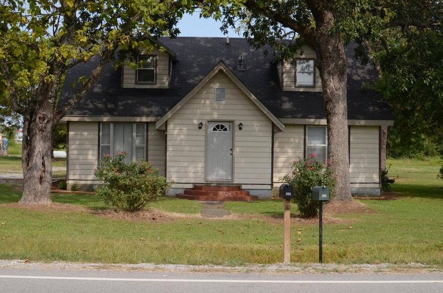 391 Main St Pleasant Plains AR 72568 Independence County. 4 Bedrooms, 2 Bathrooms, 2 Bonus Rooms, 18x24 Detached Garage on one acre with trees and yard, Central Heat & Air, Brand New Carpet and Window Blinds and Fresh Paint, Tile, Completely remodeled in 2009. Great location in Pleasant Plains, Halfway between Batesville and Searcy. Great Condition clean and ready for move in. Check with your lender or bank for In House, RD, VA, or Conventional Mortgage. 2250 Sq. Ft. house for sale. Priced for quick sale.