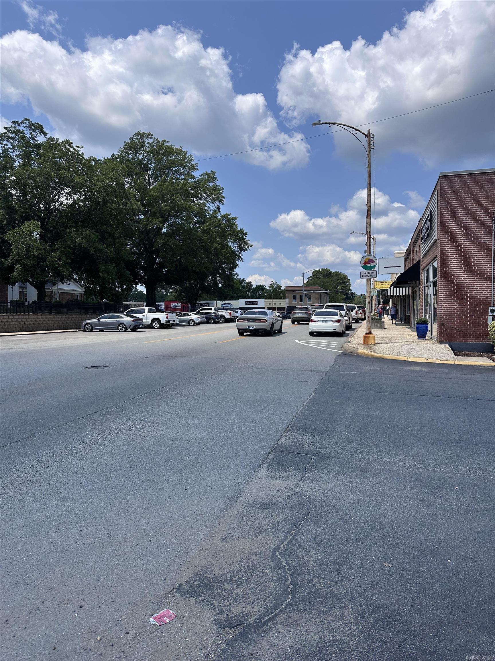 Main image without alt text