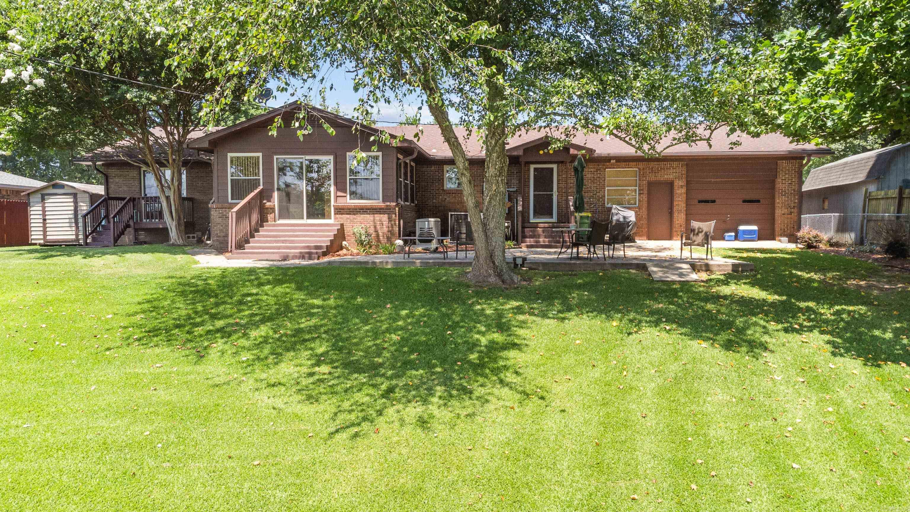 RIVER MANOR EST - Residential