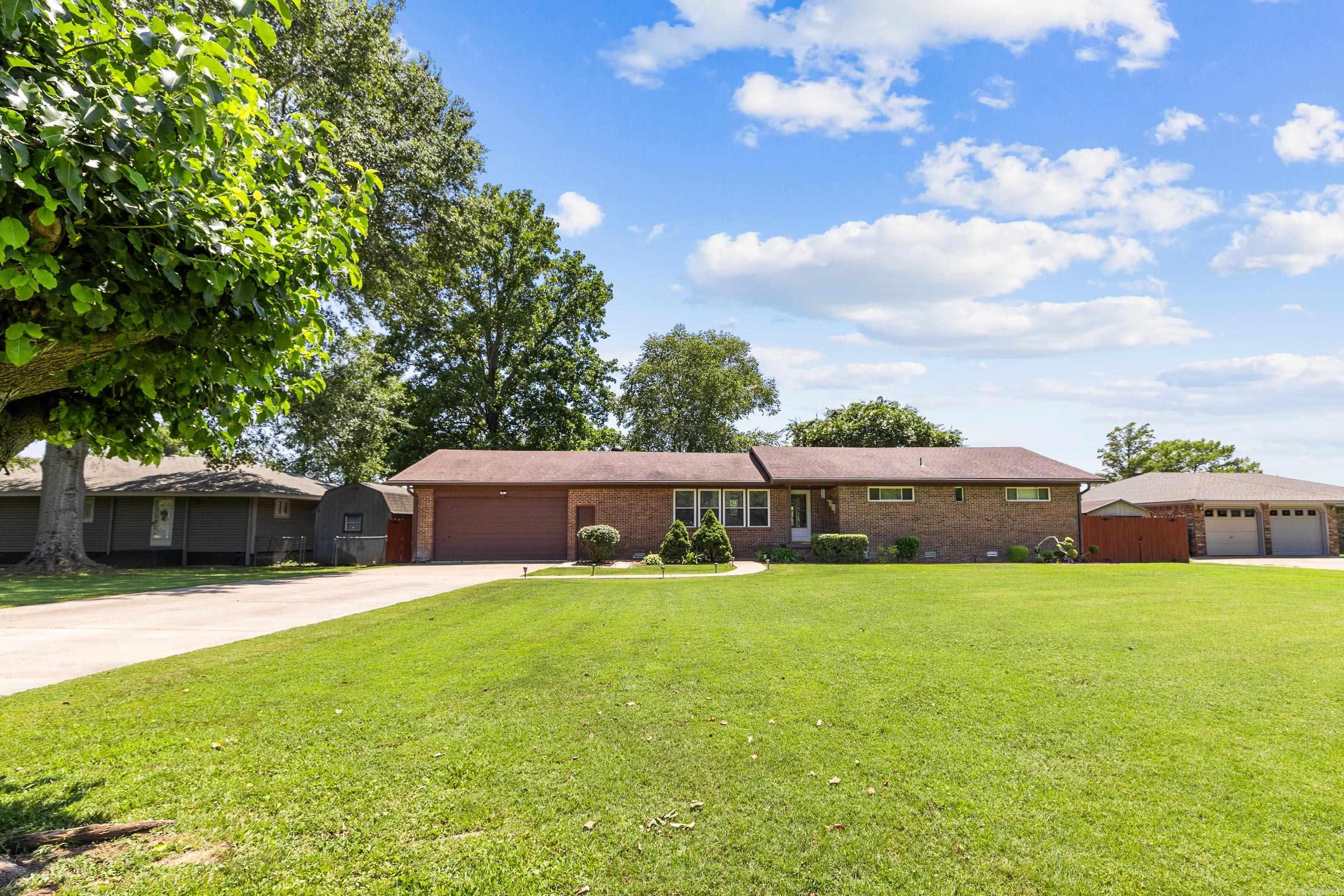 RIVER MANOR EST - Residential