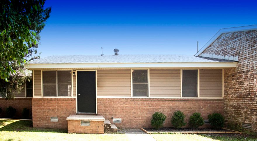MOVE IN SPECIAL! HALF OFF FIRST MONTH’S RENT AND A FREE 50’’ SMART TV! Super cute 3BD/1BA row house in North Little Rock that is waiting for you to call home. Granite countertops in kitchen. Luxury Vinyl flooring in living spaces and carpet in bedrooms. Backyard area perfect for anyone with kids or pets. This property is managed by Hoffman Team so beware of scammers - we will never ask you to Cashapp us money. The lease for this property is for 18 months to 2 years with a 3% increase after the first year. Income must be 3x the amount of rent per month unless you have a housing voucher. Deposit, first month’s rent, and the $50 administration fee due before move in.