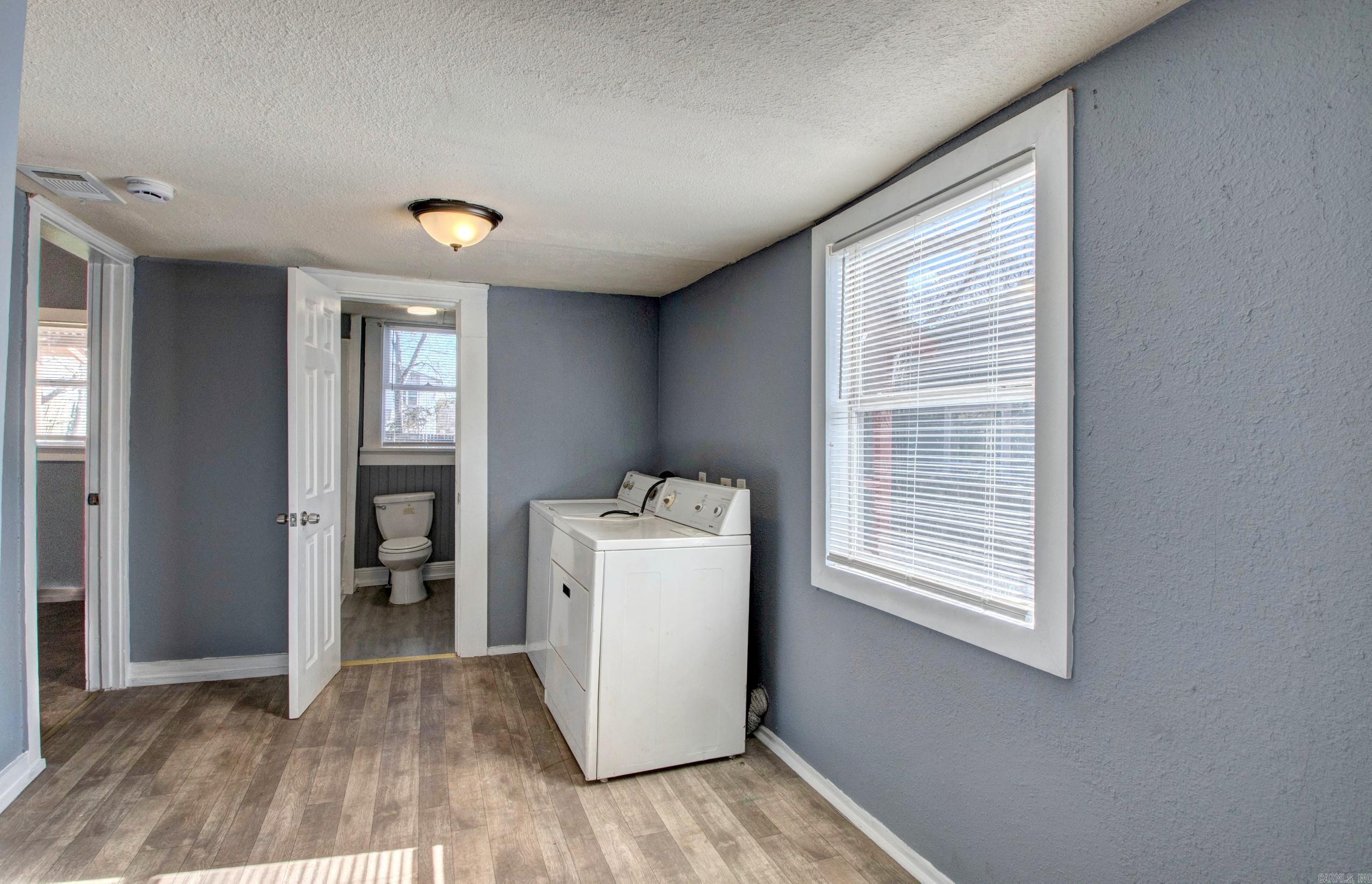 JONES & WORTHEN - Residential