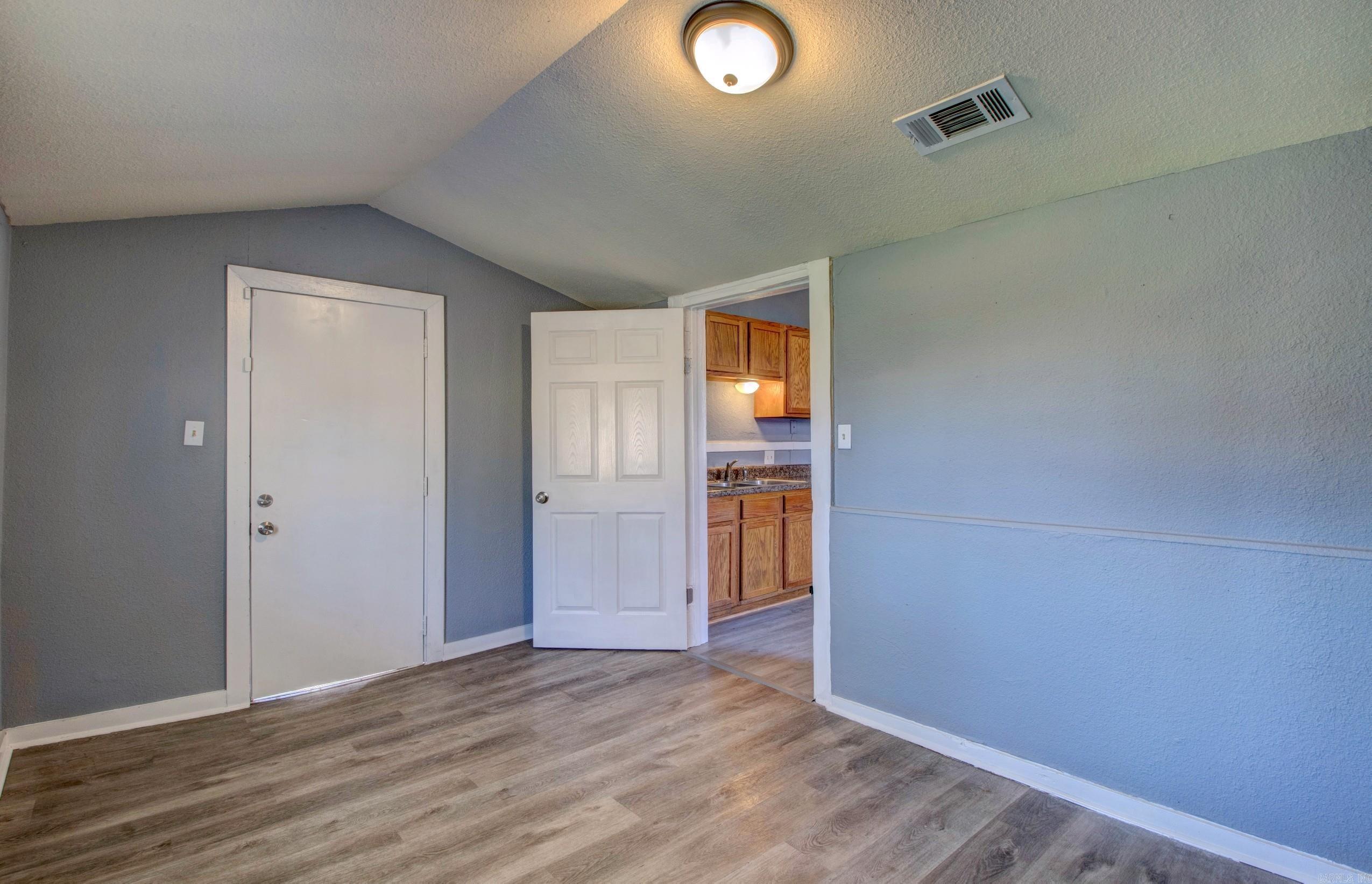 JONES & WORTHEN - Residential