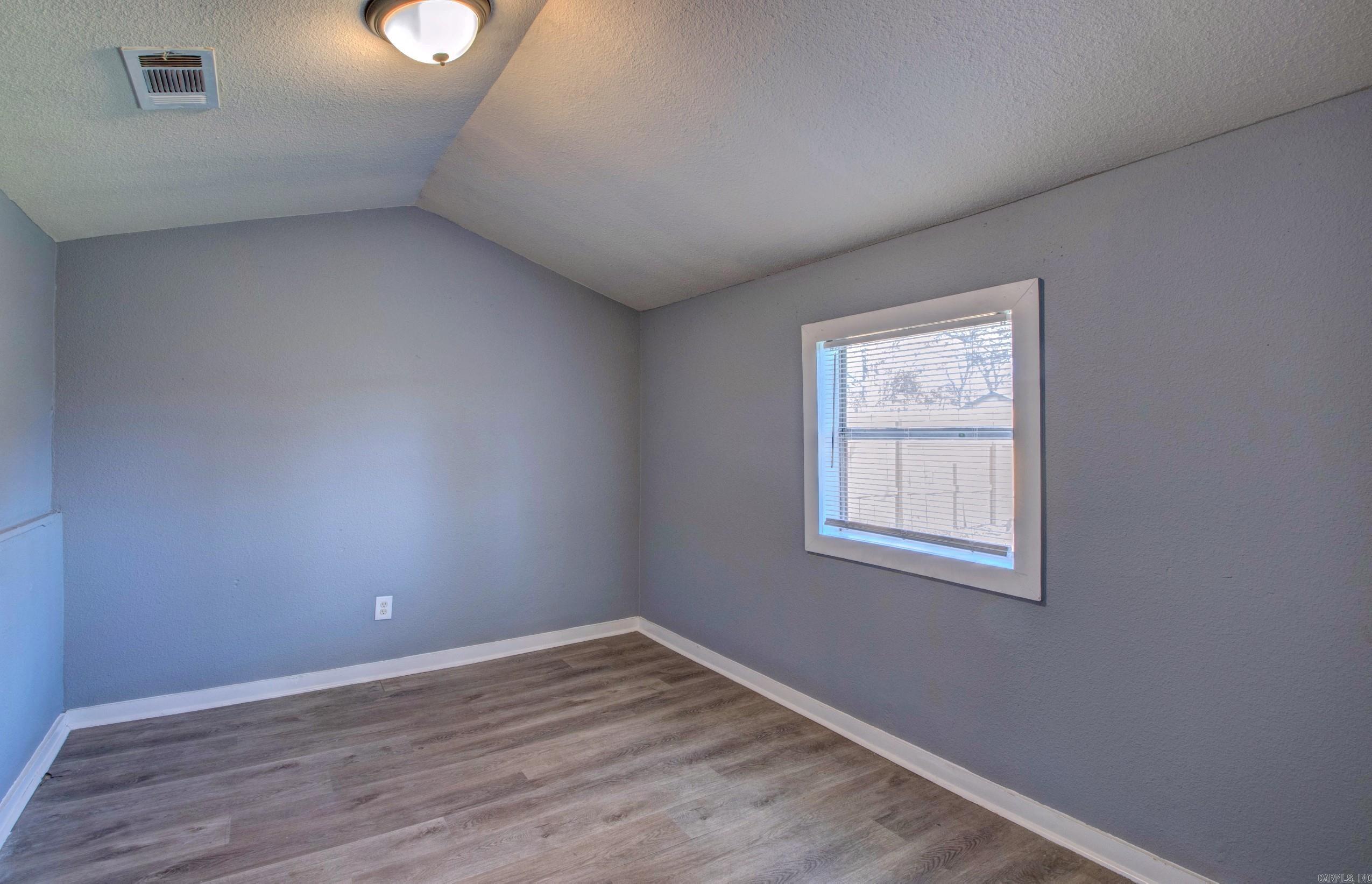 JONES & WORTHEN - Residential